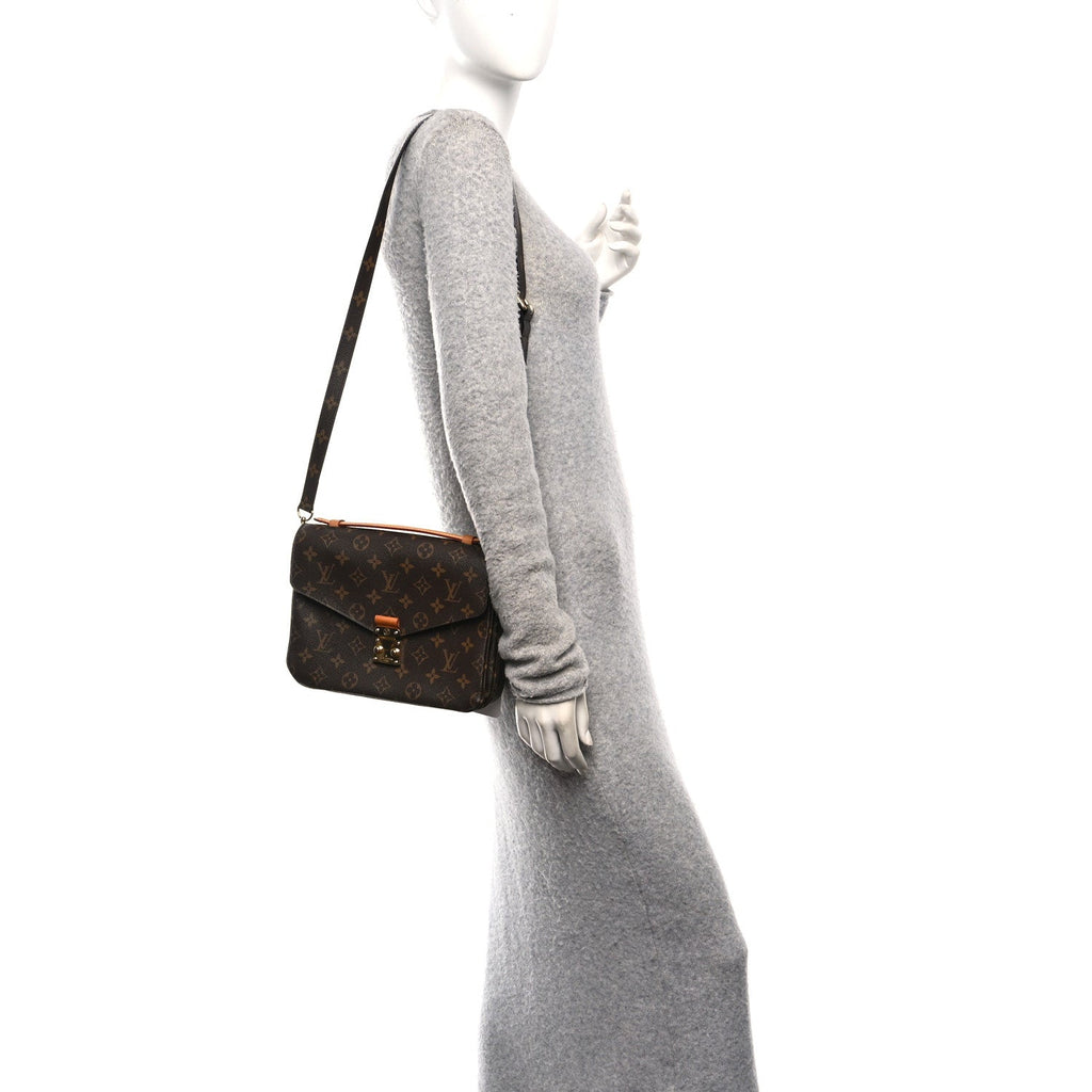 Monogram Pochette Metis