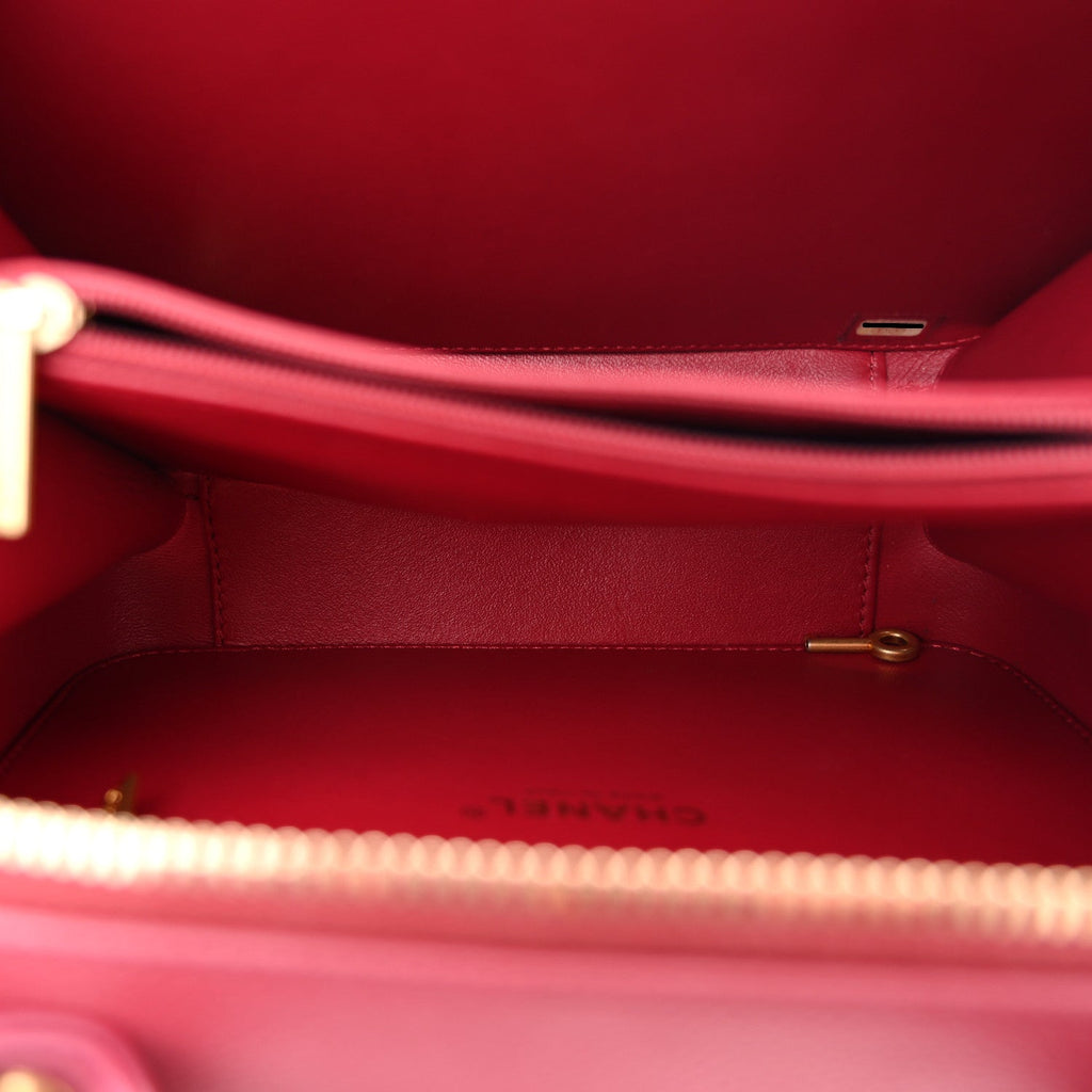 Caviar Quilted Medium CC Filigree Vanity Case Burgundy