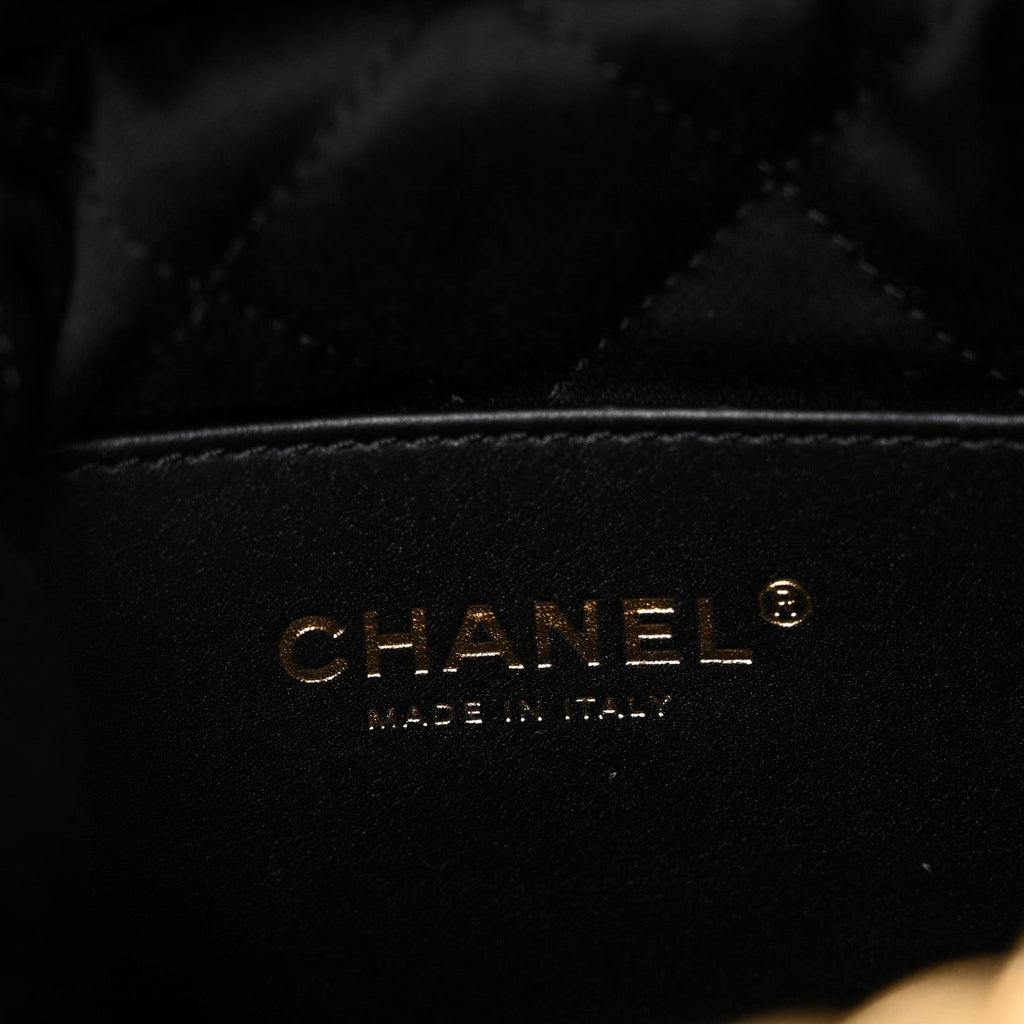 Shiny Calfskin Quilted Pearl CC Chain Mini Chanel 22 Black