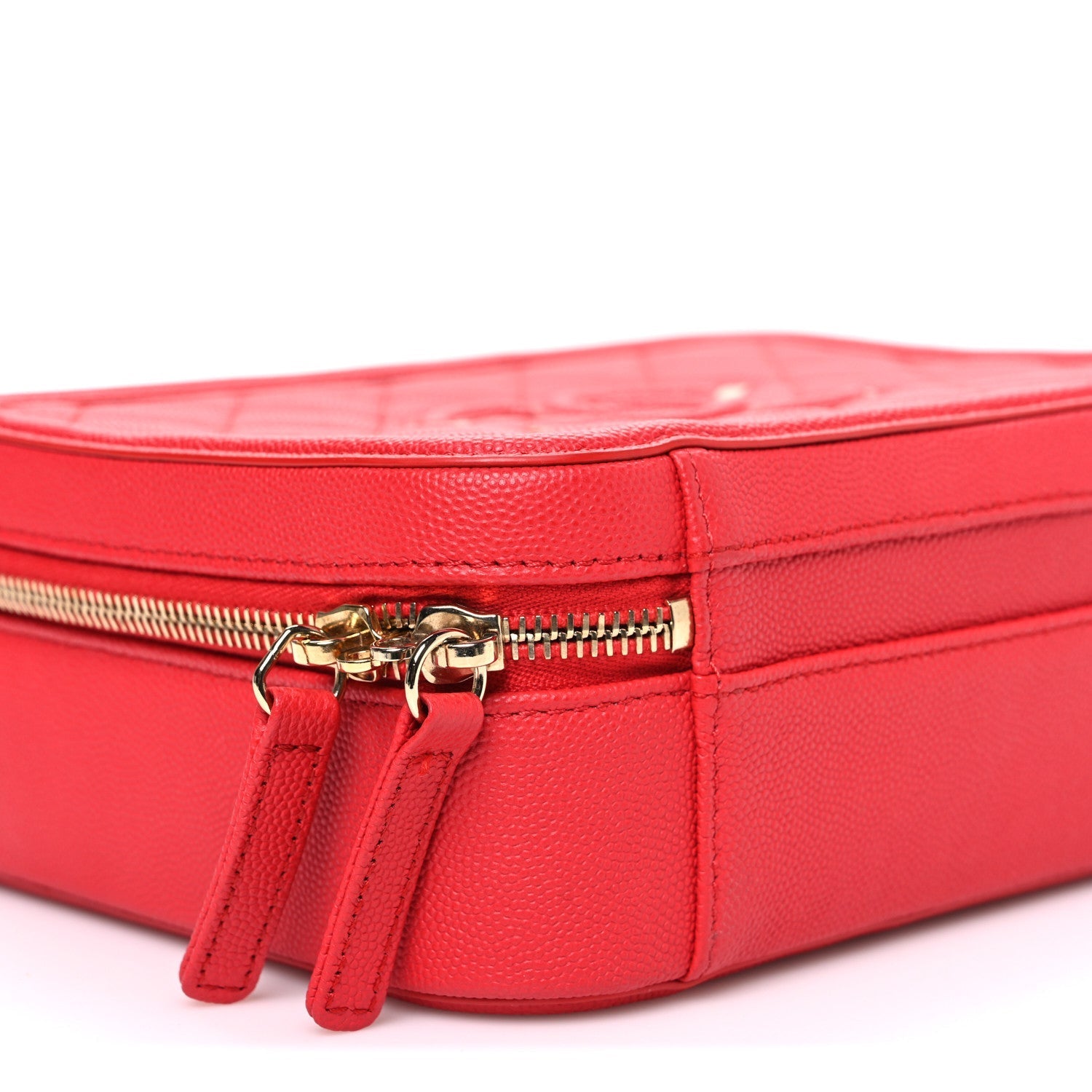 Caviar Quilted Medium CC Filigree Vanity Case Red