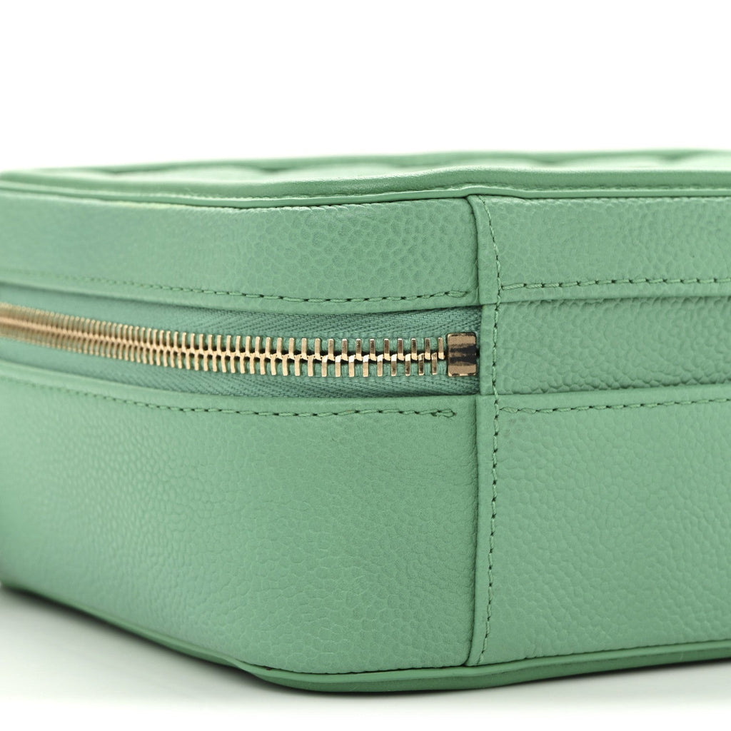 Caviar Quilted Medium CC Filigree Vanity Case Green