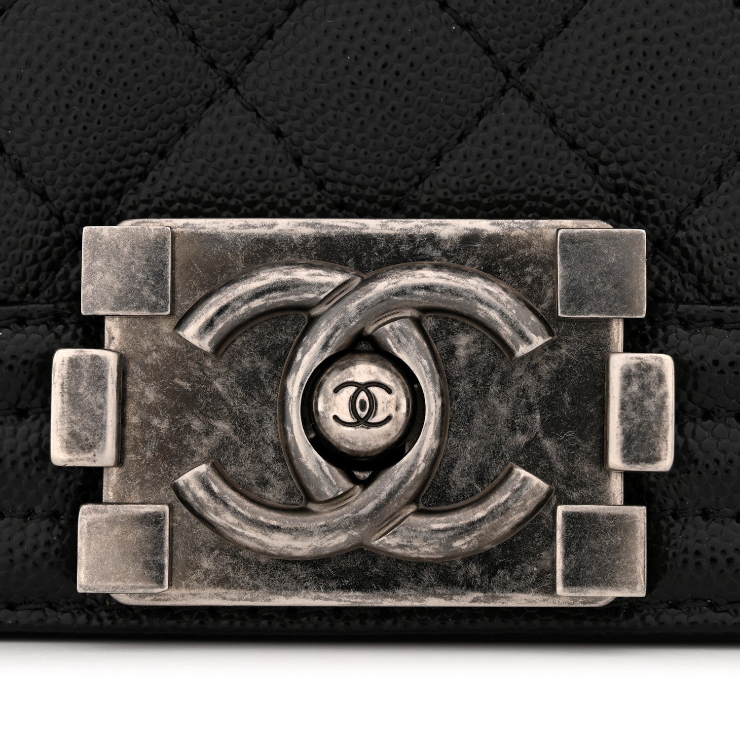 Caviar Quilted Medium Boy Flap Black