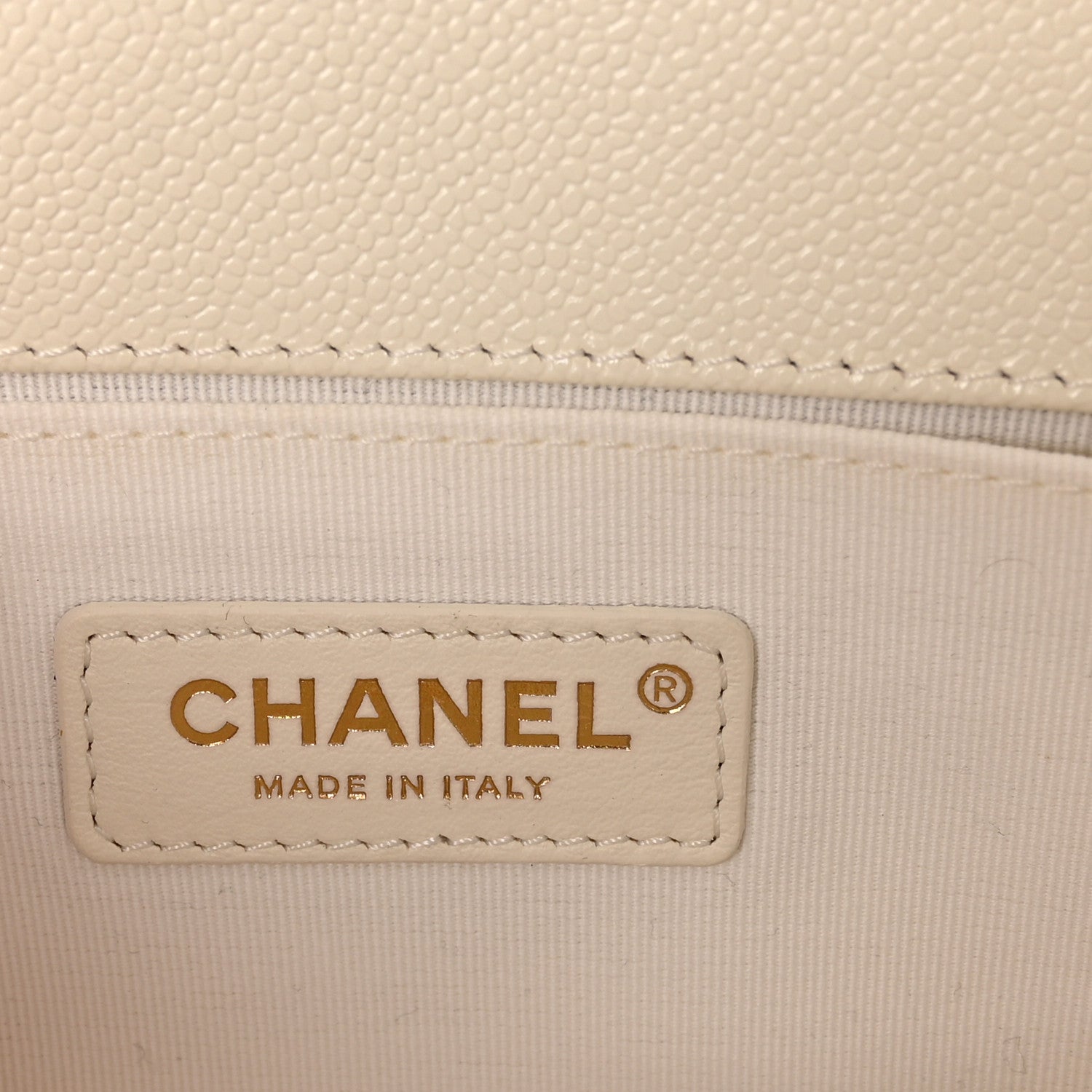 Caviar Quilted Medium Boy Flap White