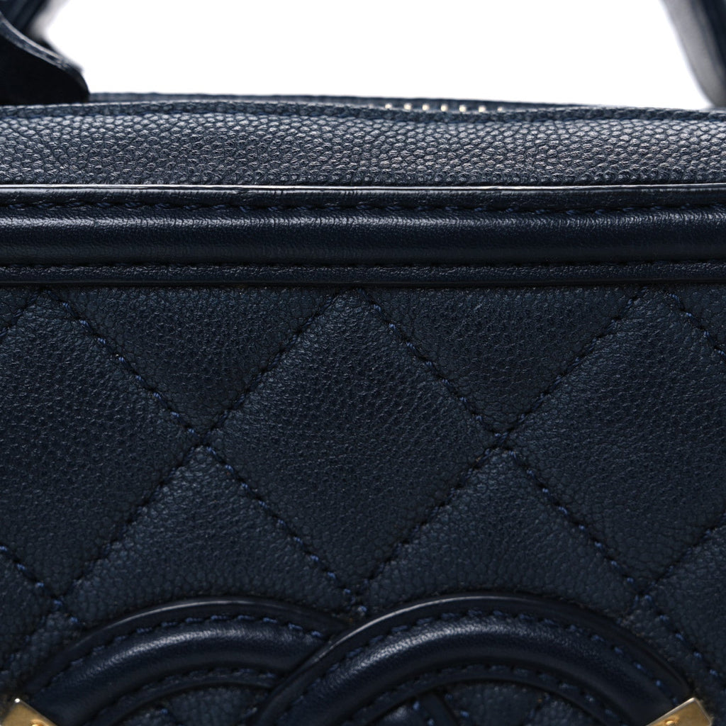 Caviar Quilted Medium CC Filigree Vanity Case Navy