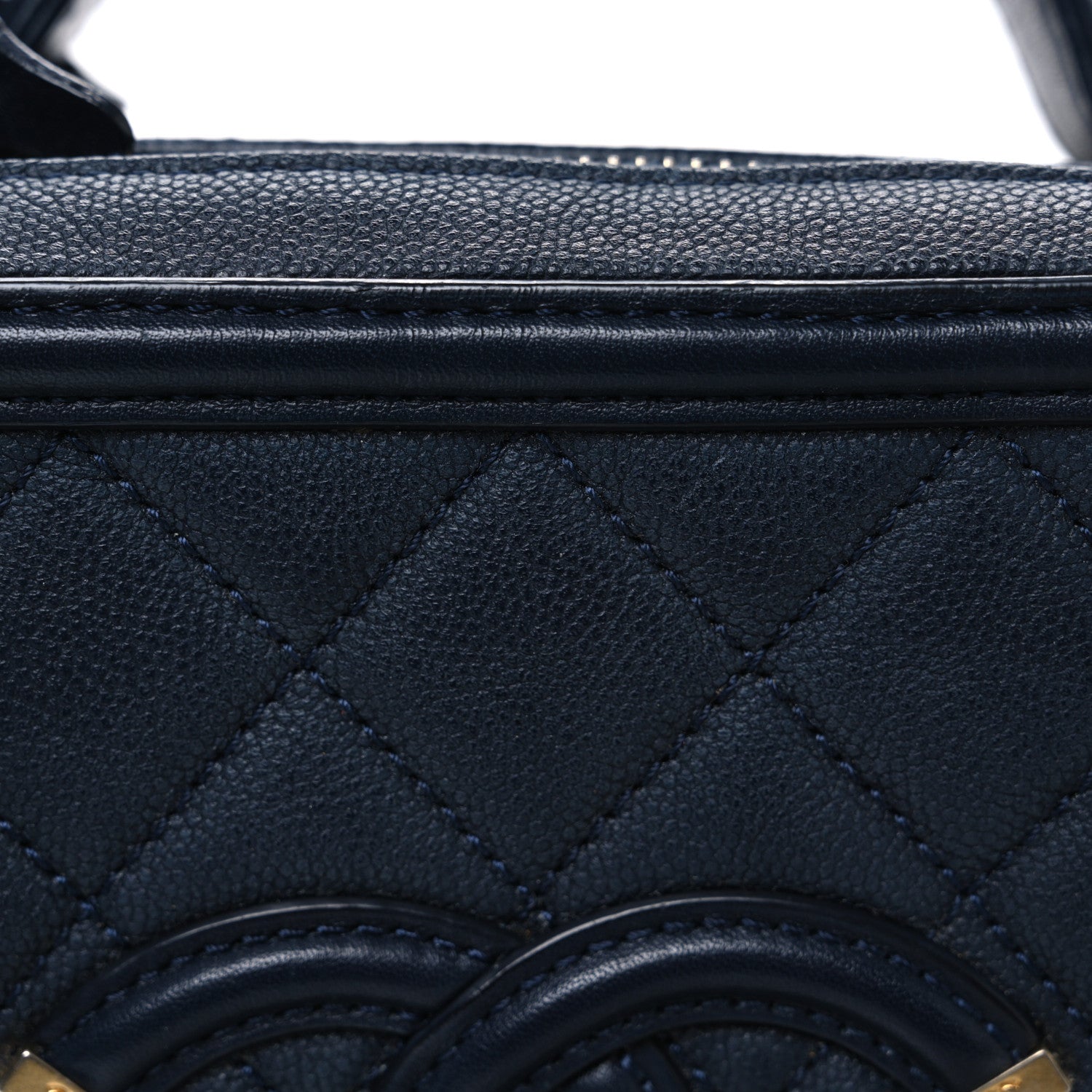 Caviar Quilted Medium CC Filigree Vanity Case Navy