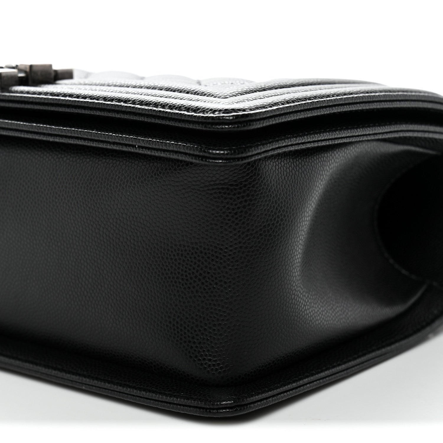 Caviar Quilted Medium Boy Flap Black