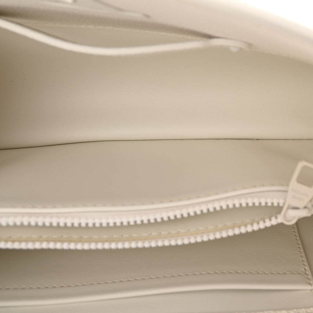 Taurillon Capucines East West MM Optic White