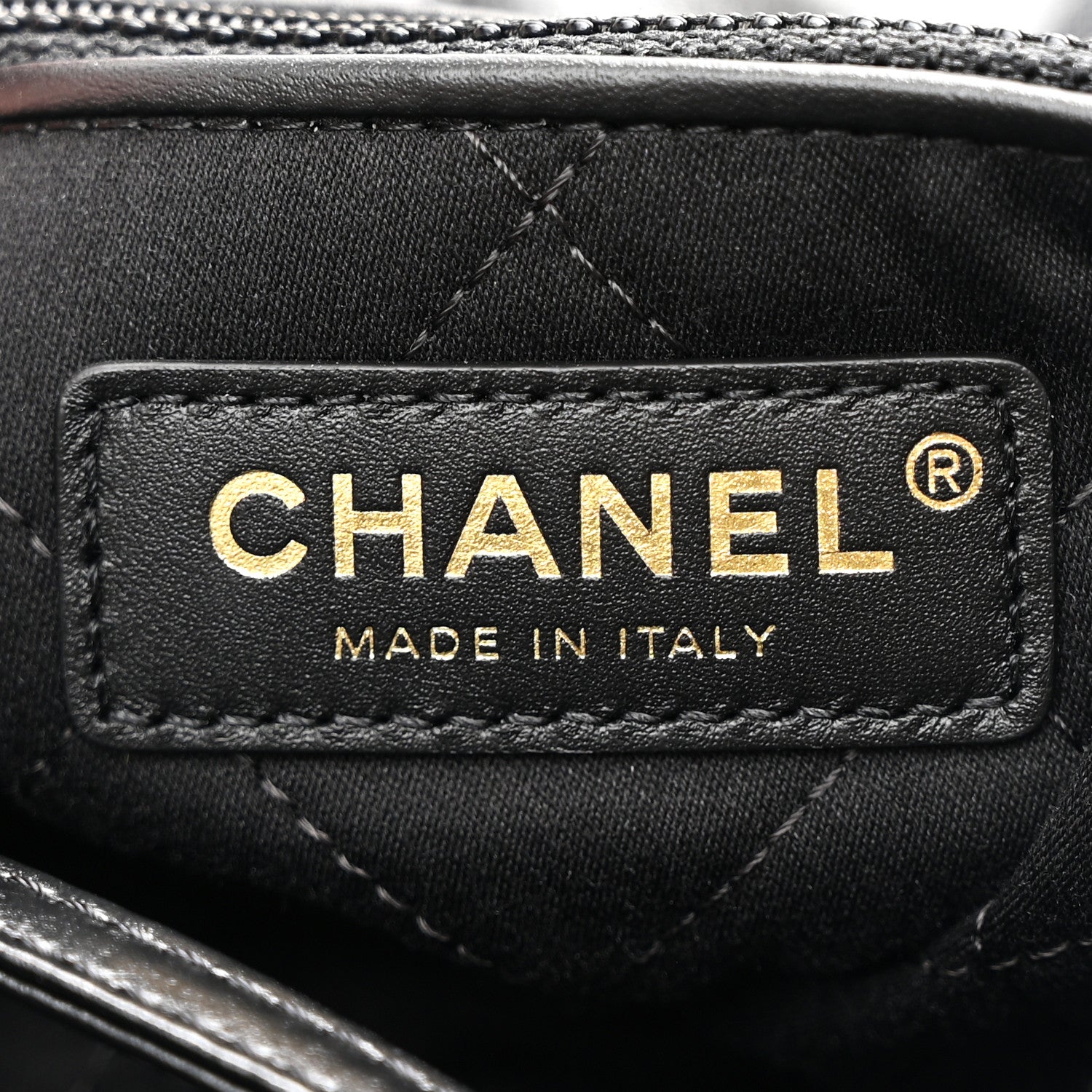 Shiny Calfskin Quilted Chanel 22 Black