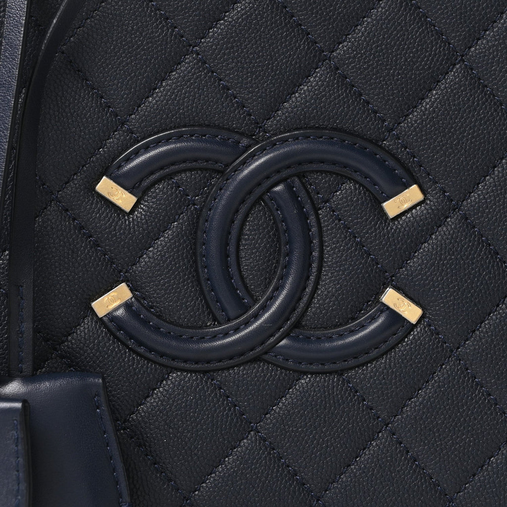 Caviar Quilted Medium CC Filigree Vanity Case Navy