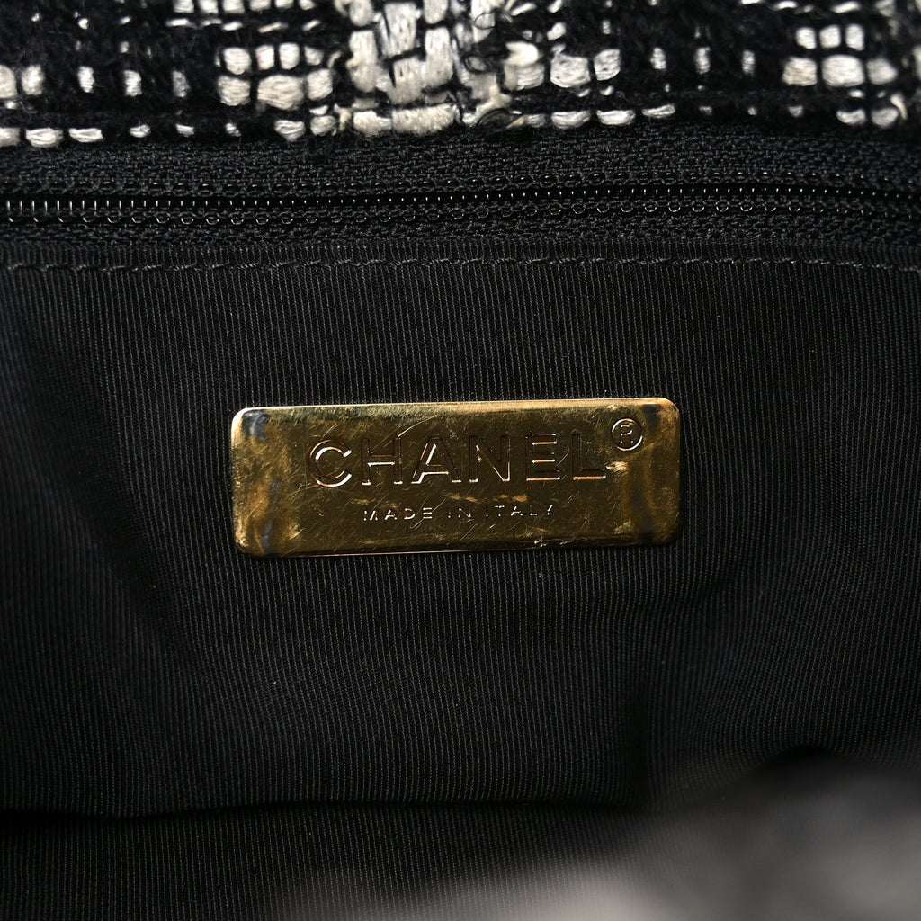 Tweed Quilted Maxi Chanel 19 Flap Black White