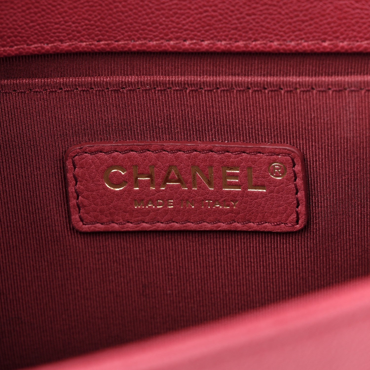 Caviar Quilted Medium Boy Flap Red