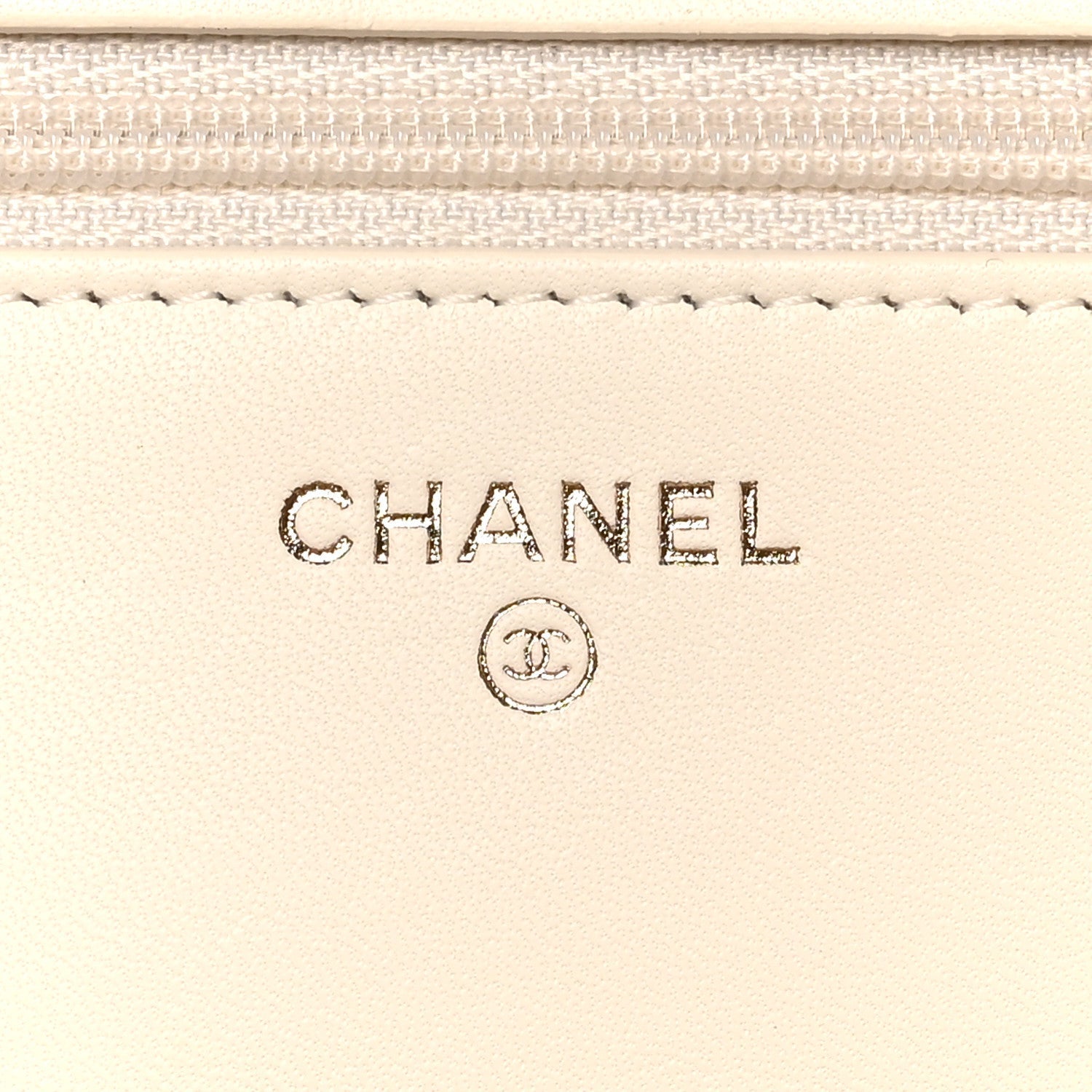 Lambskin Quilted CC Pearl Crush Wallet on Chain WOC White