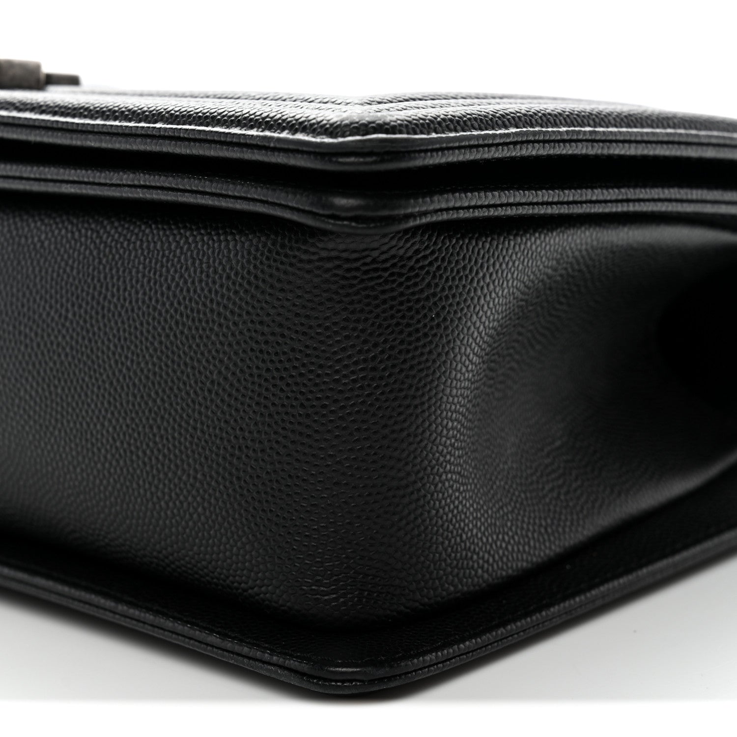 Caviar Quilted Medium Boy Flap Black