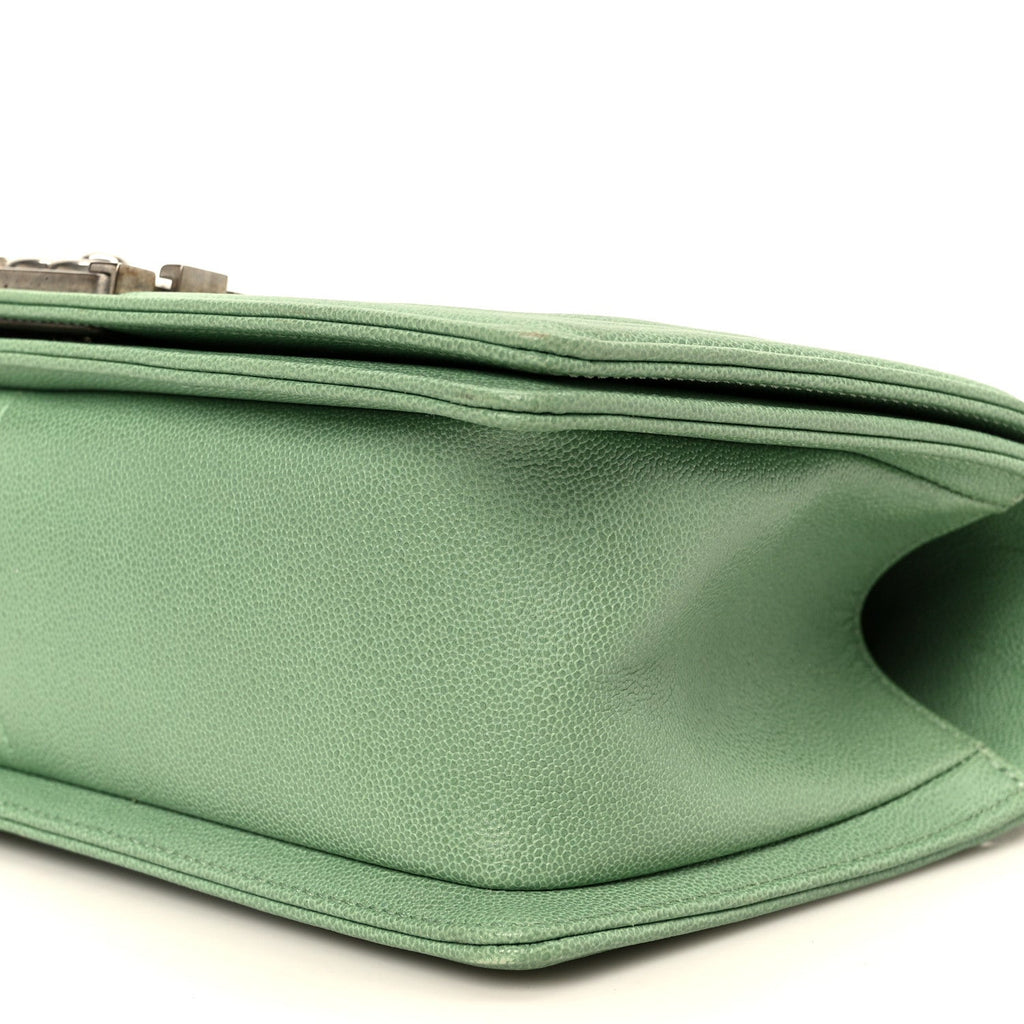 Caviar Quilted Medium Boy Flap Green