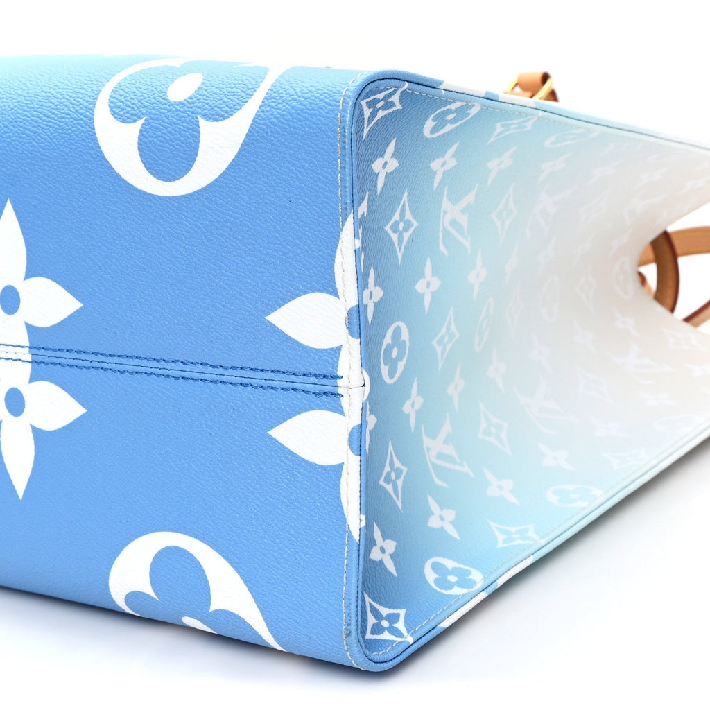 Monogram Giant By The Pool Onthego GM Blue
