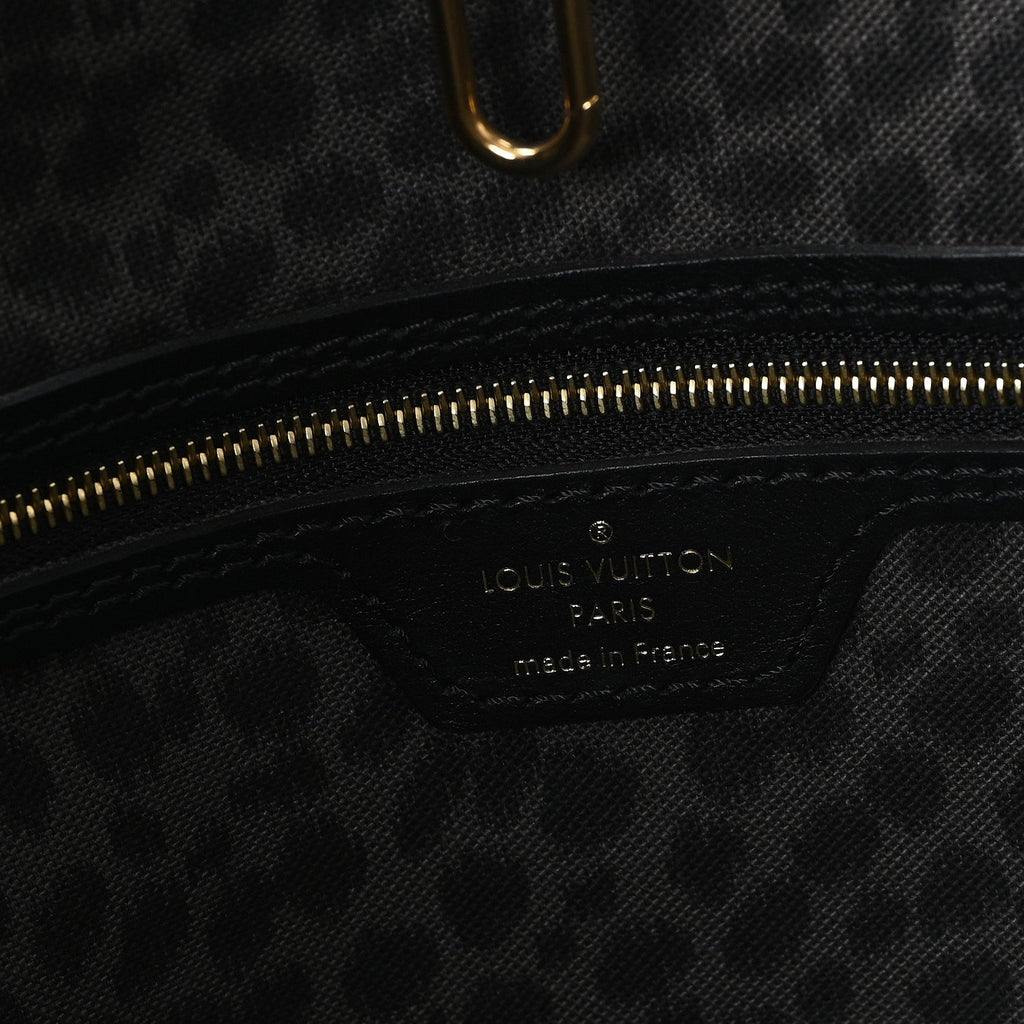 Monogram Giant Wild at Heart Neverfull MM Black