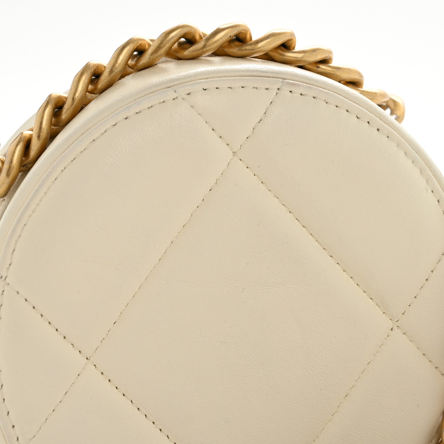 Lambskin Quilted Chanel 19 Round Clutch With Chain White