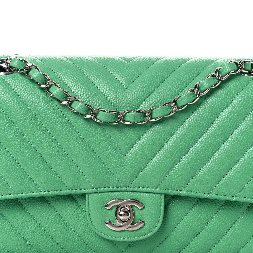 Caviar Chevron Quilted Medium Double Flap Green