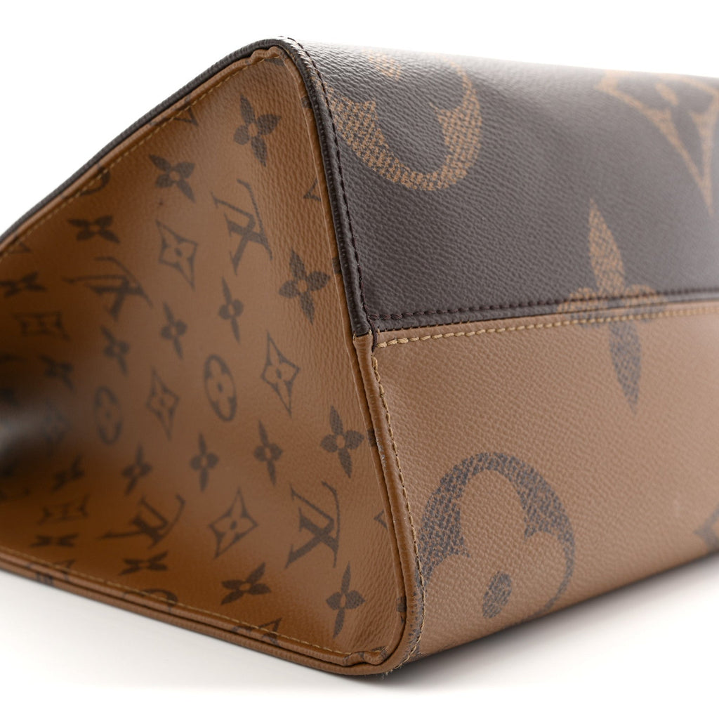 Reverse Monogram Giant Onthego MM