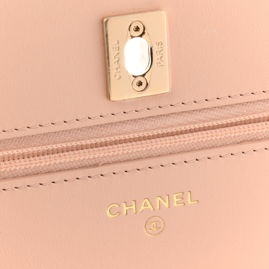 Caviar Quilted CC Turnlock Wallet On Chain WOC Beige