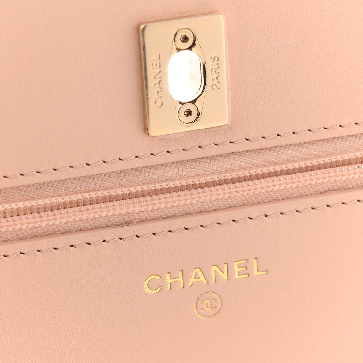 Caviar Quilted CC Turnlock Wallet On Chain WOC Beige