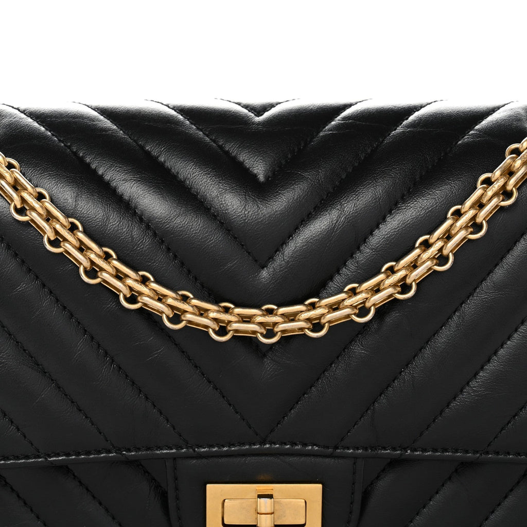 Aged Calfskin Chevron Quilted 2.55 Reissue 225 Flap Black