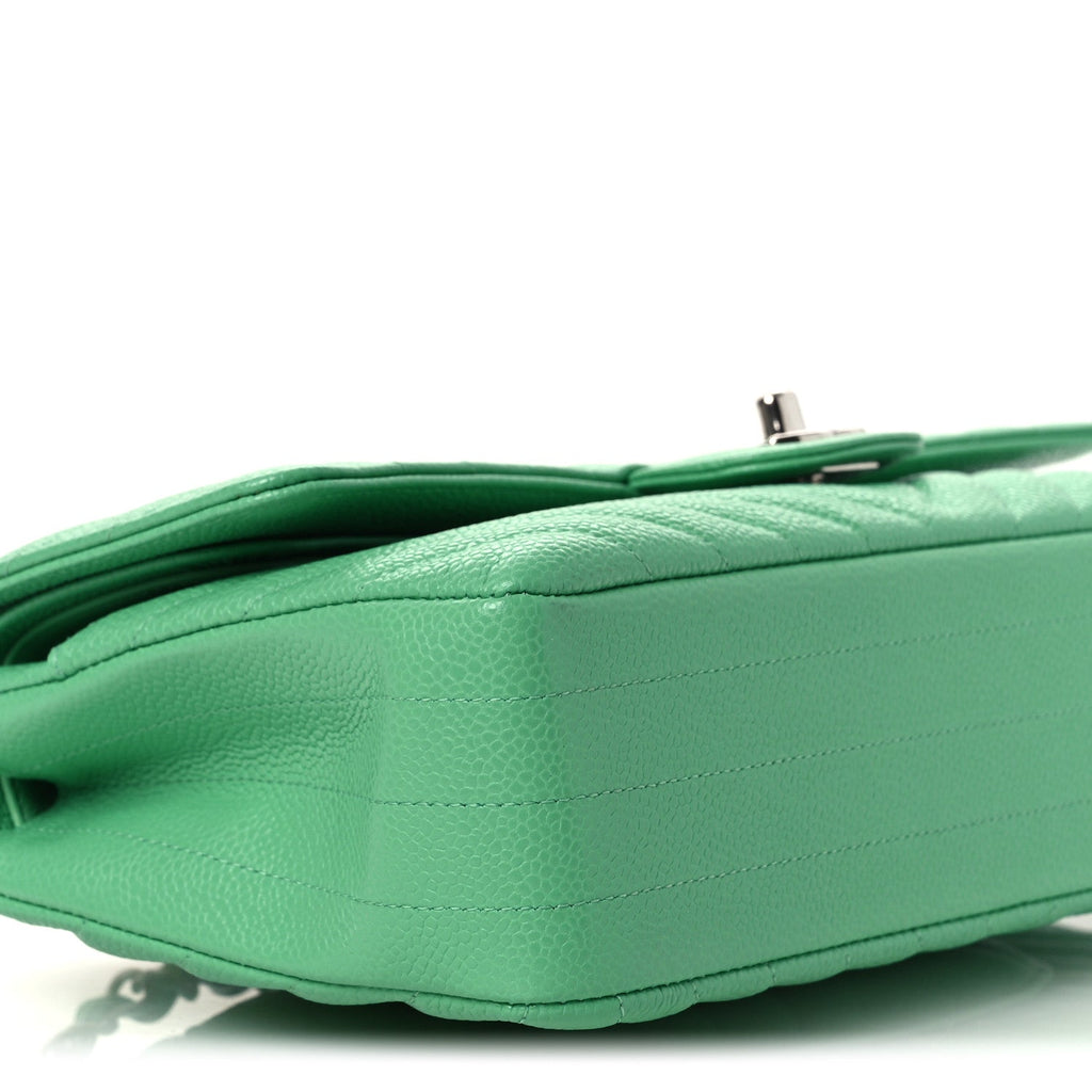 Caviar Chevron Quilted Medium Double Flap Green