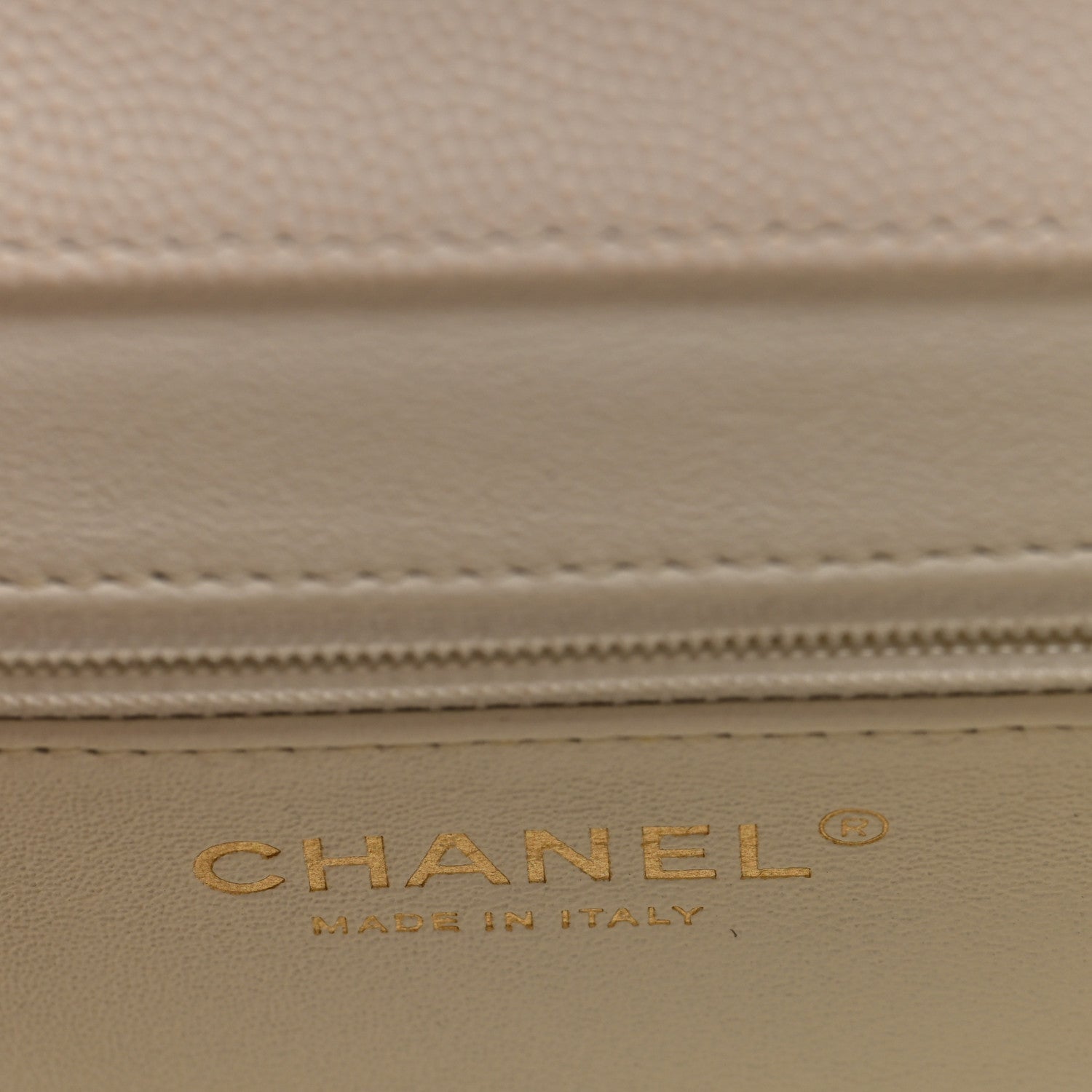 Caviar Quilted Medium Business Affinity Flap White