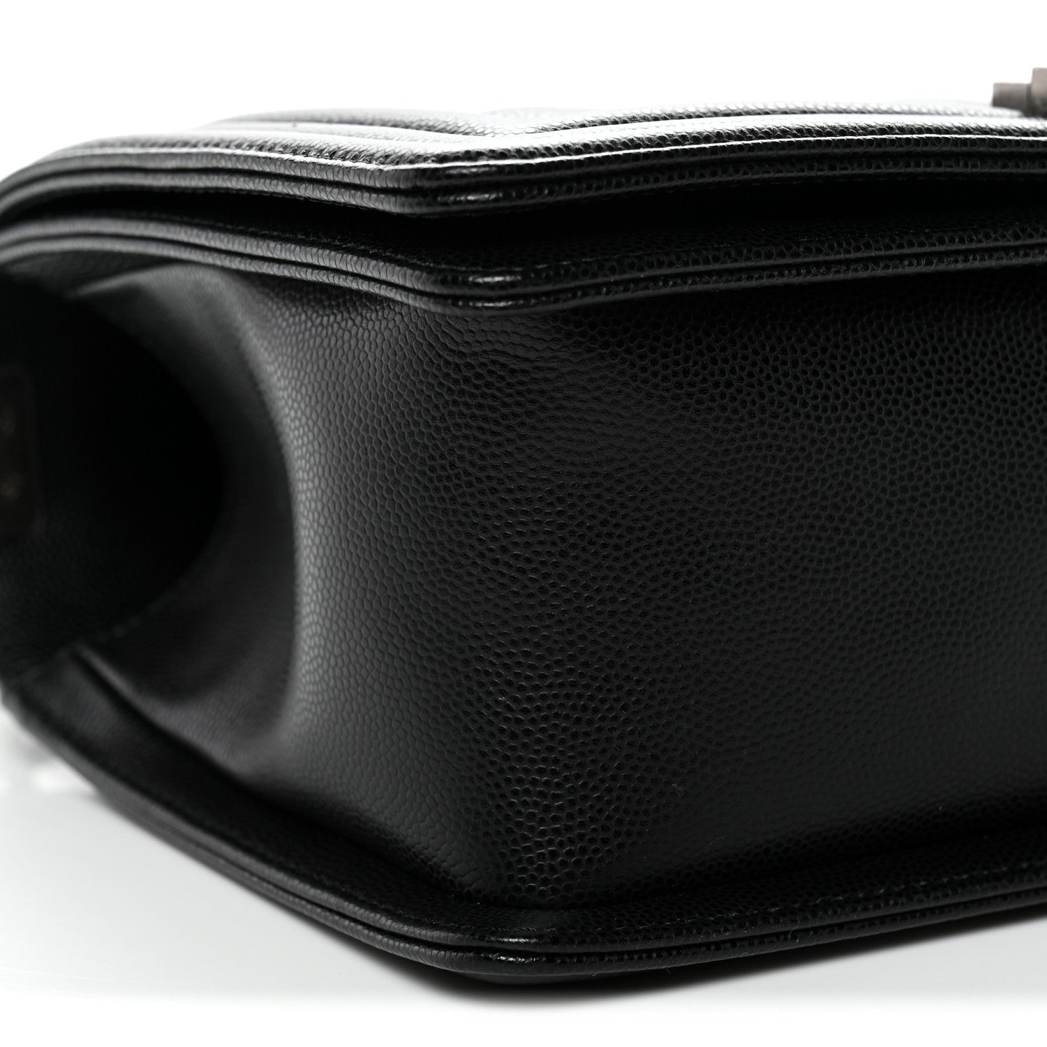 Caviar Quilted Medium Boy Flap Black
