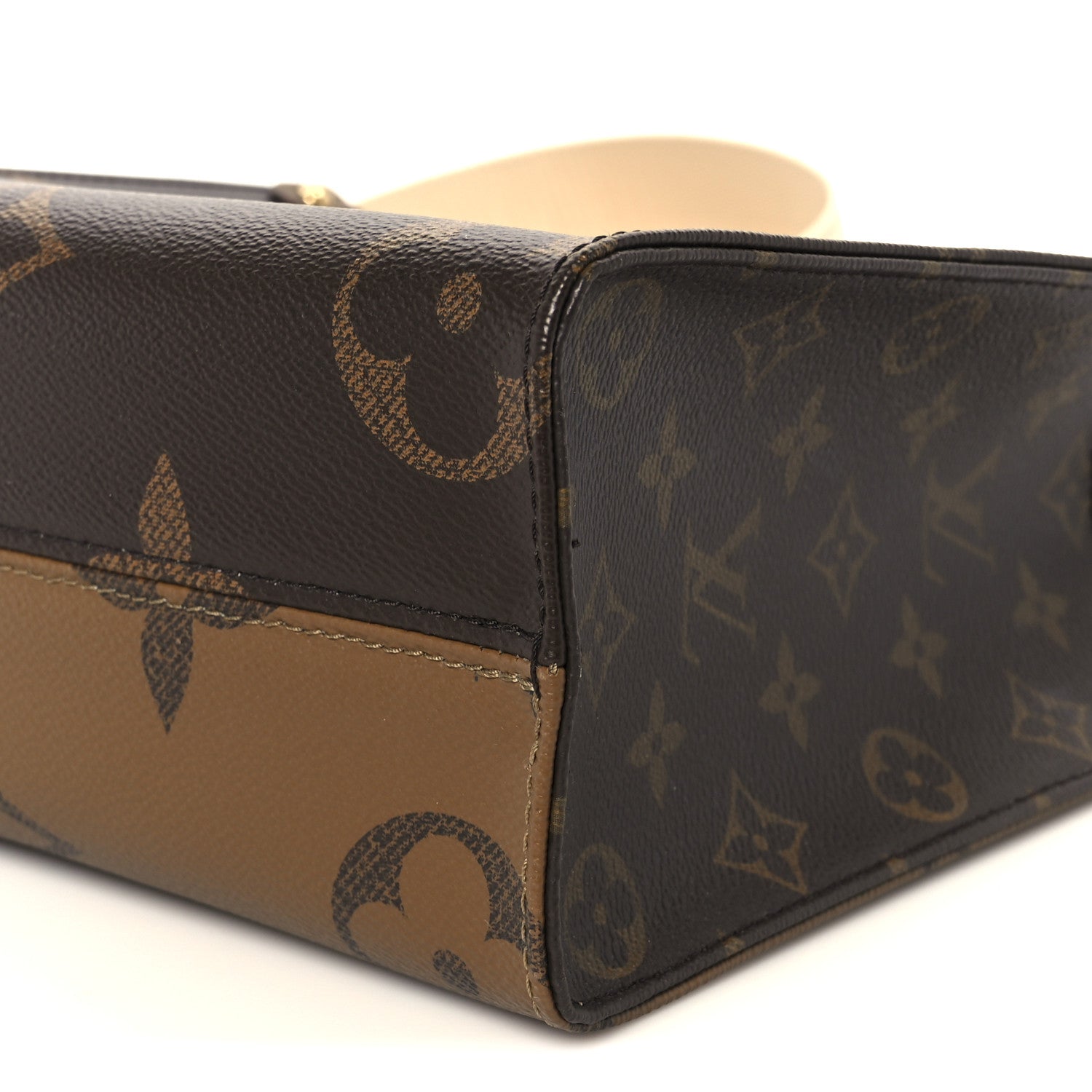 Reverse Monogram Giant Onthego PM