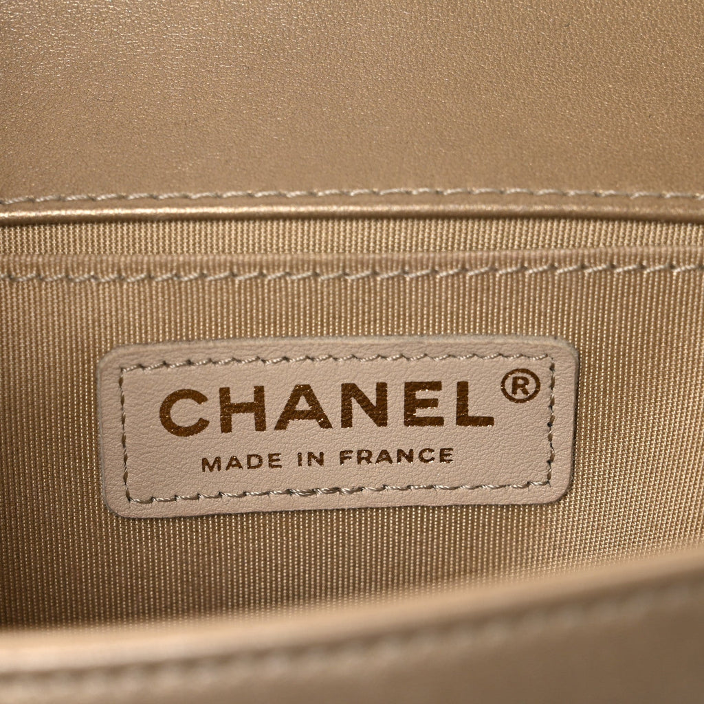 Metallic Lambskin Medium Scaled Boy Flap Gold