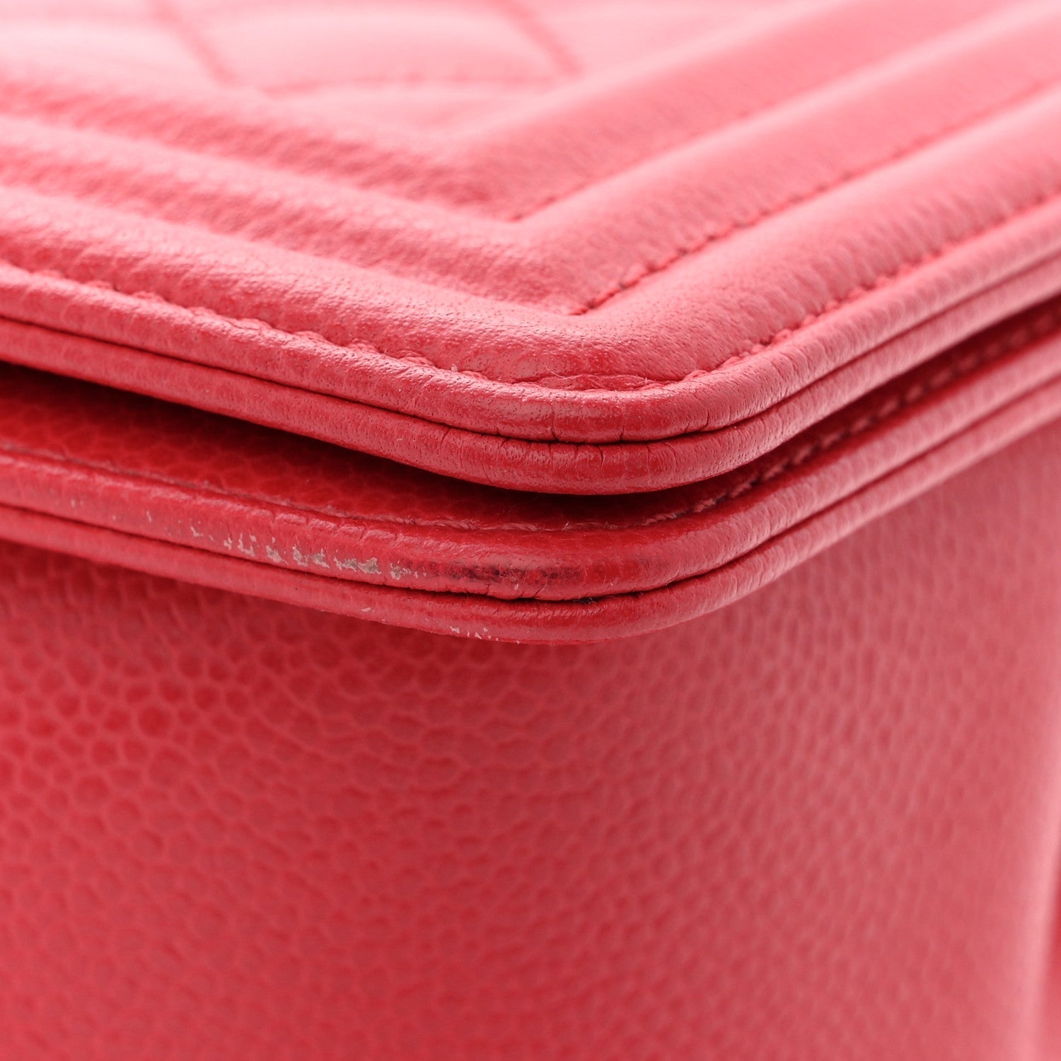 Caviar Quilted Medium Boy Flap Red