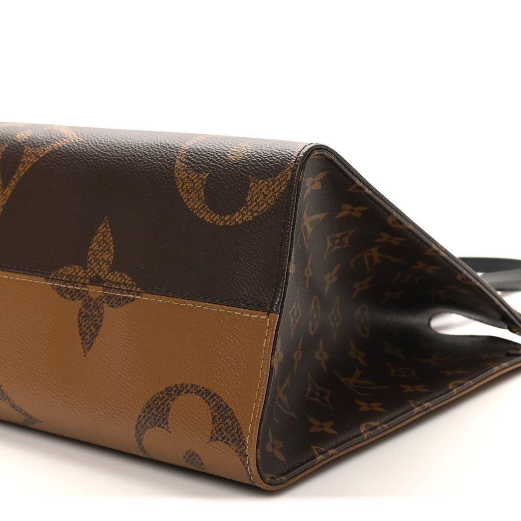 Reverse Monogram Giant Onthego MM