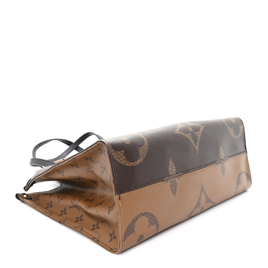 Reverse Monogram Giant Onthego PM