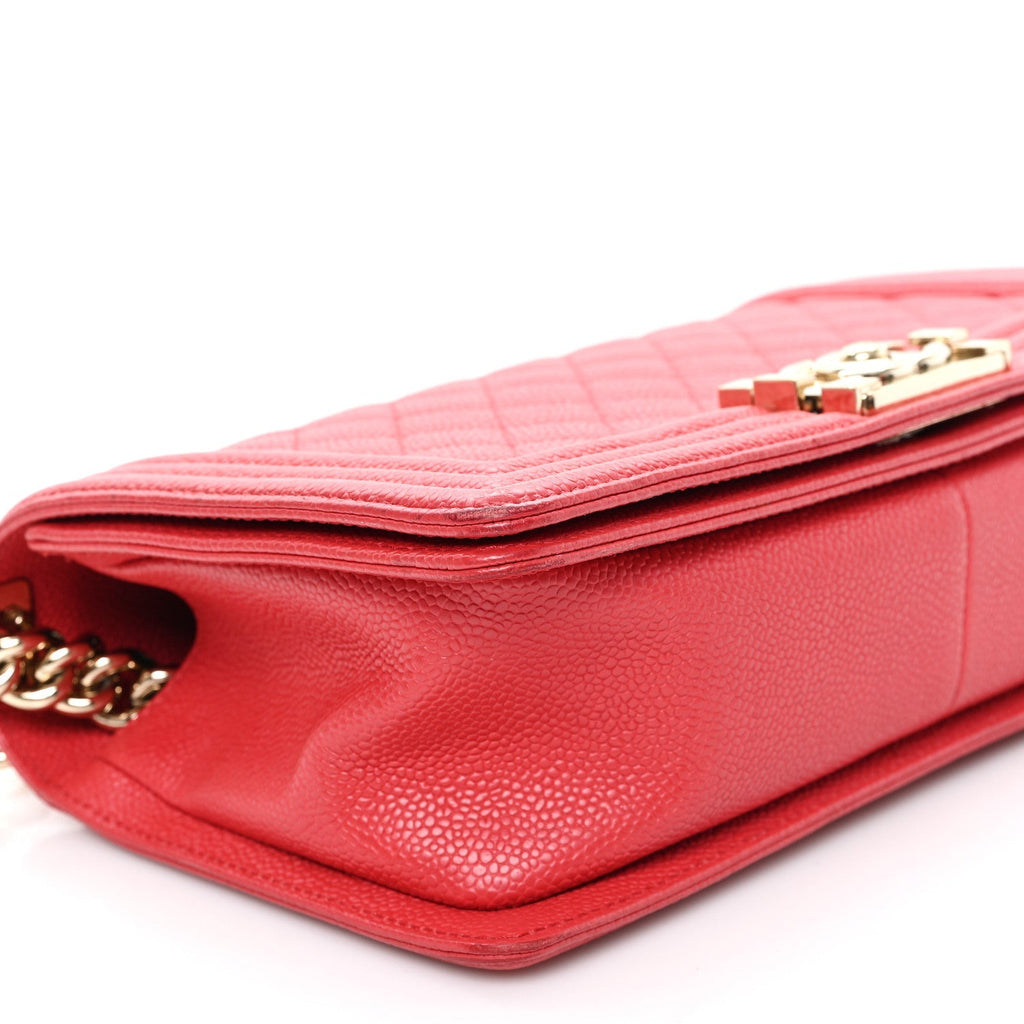 Caviar Quilted Medium Boy Flap Red