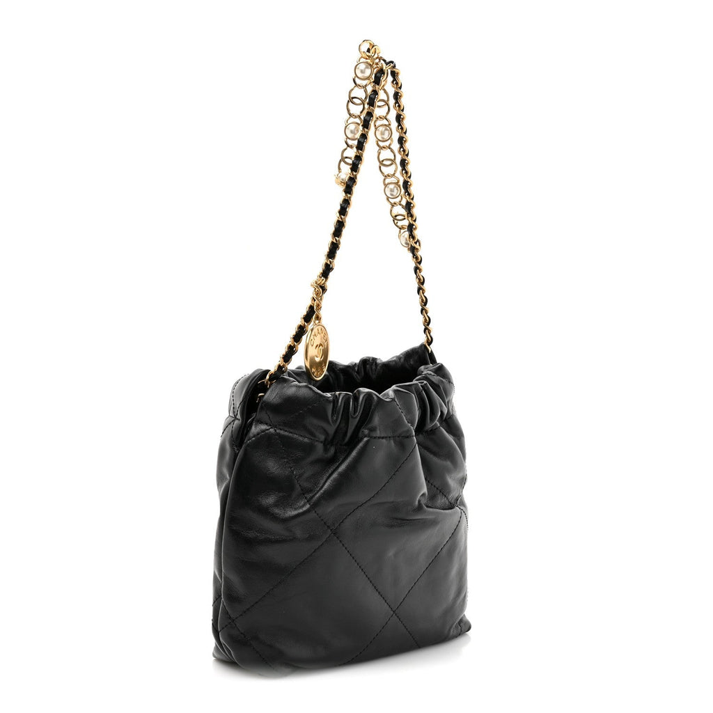 Shiny Calfskin Quilted Pearl CC Chain Mini Chanel 22 Black