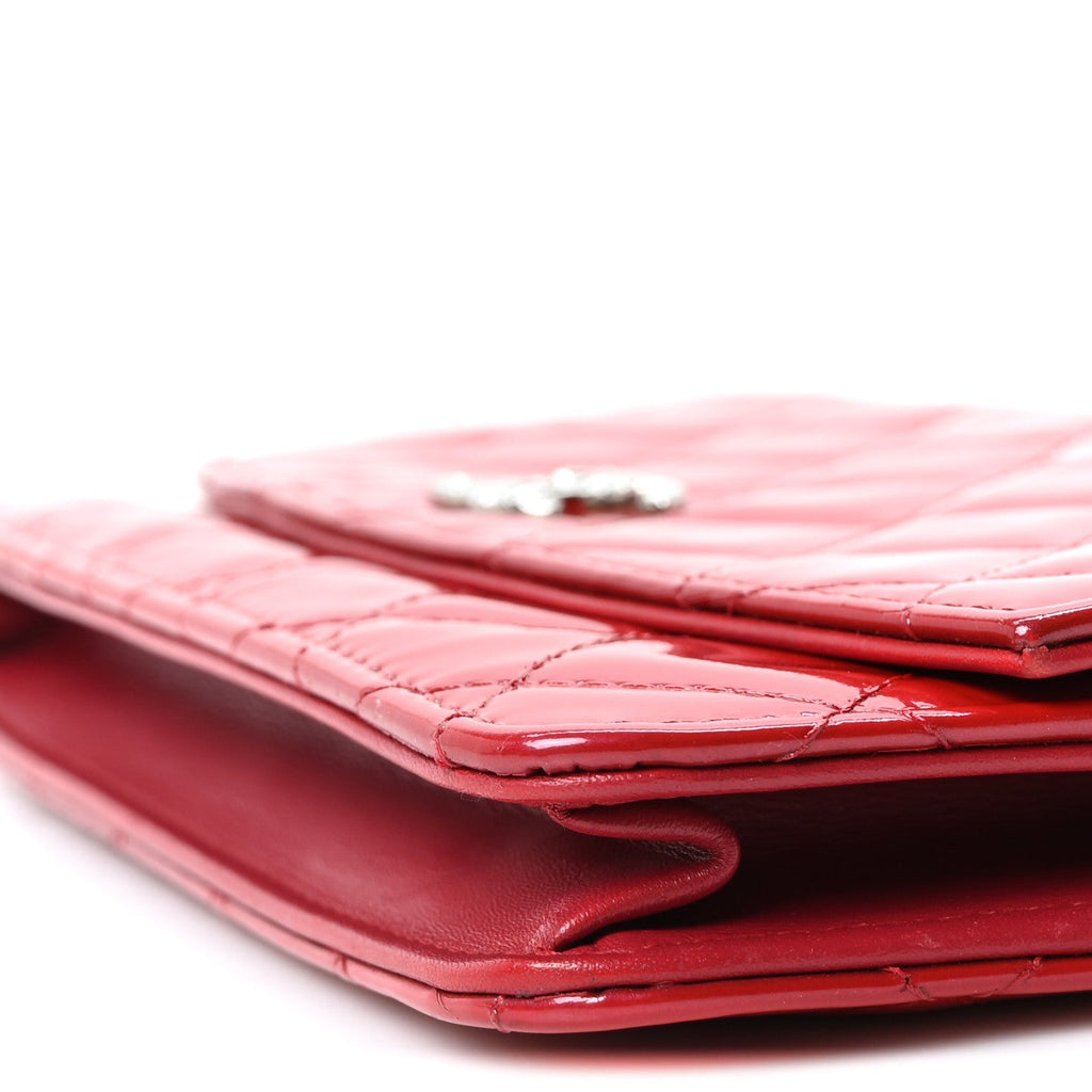 Patent Quilted Brilliant Wallet On Chain WOC Red