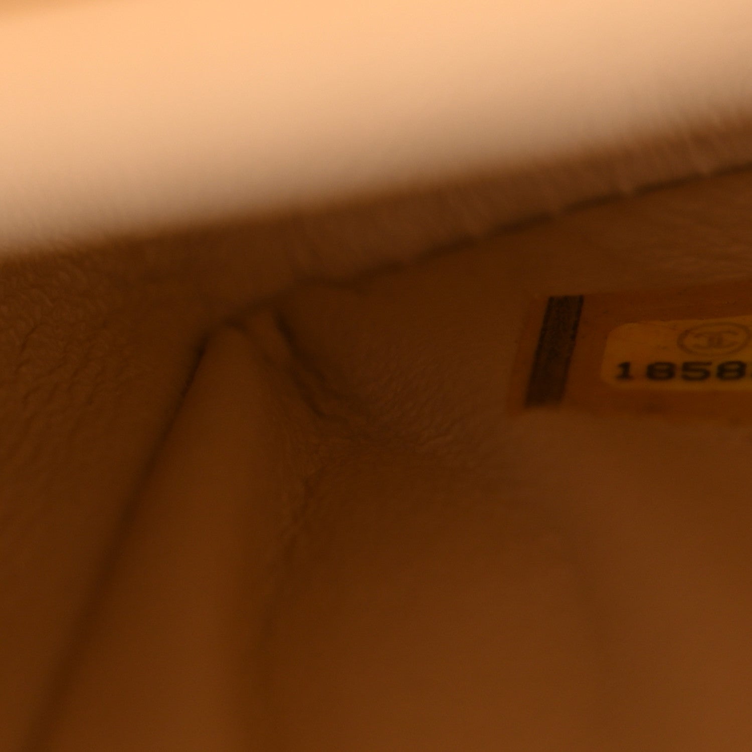 Caviar Quilted Jumbo Double Flap Beige Clair