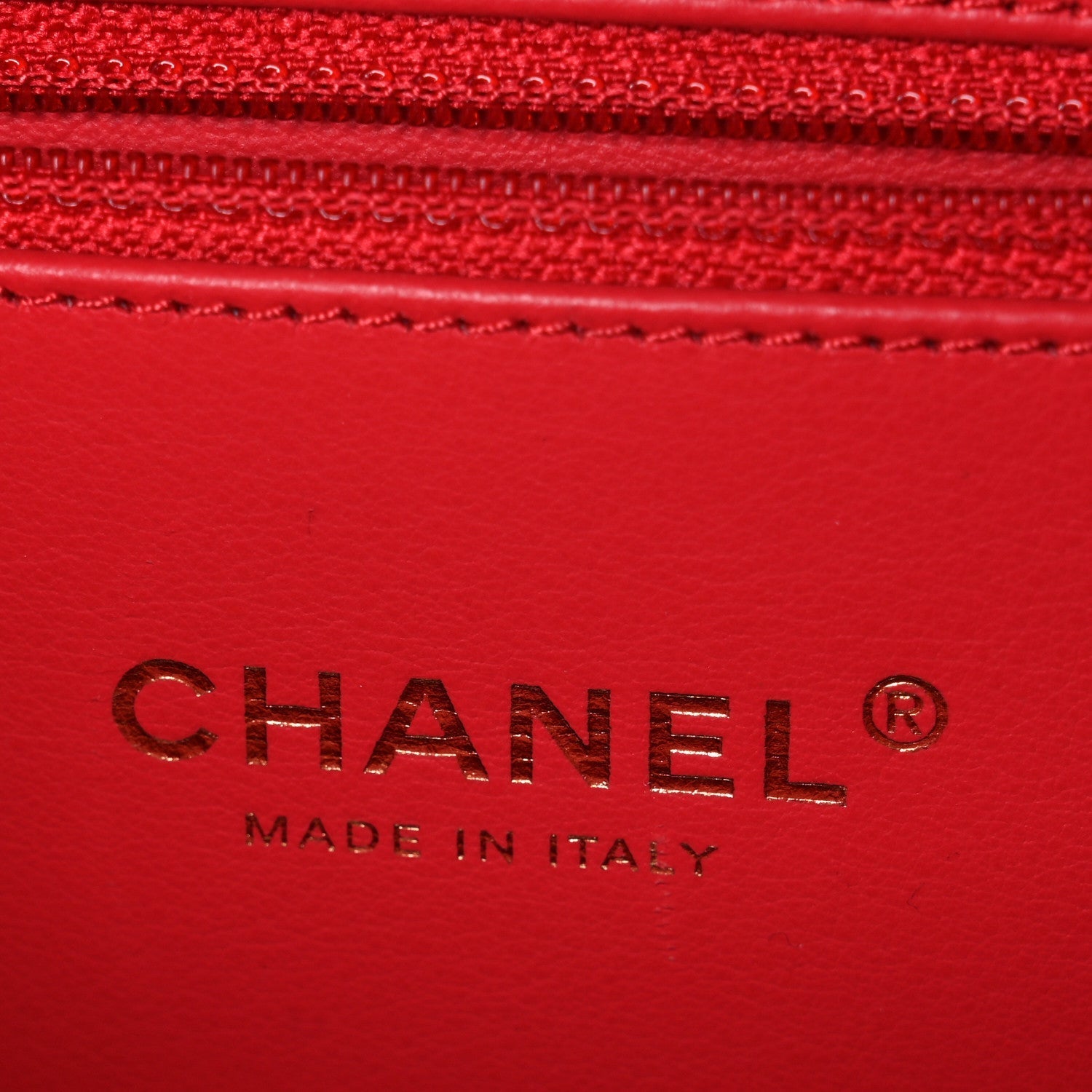 Caviar Quilted Medium CC Filigree Vanity Case Red