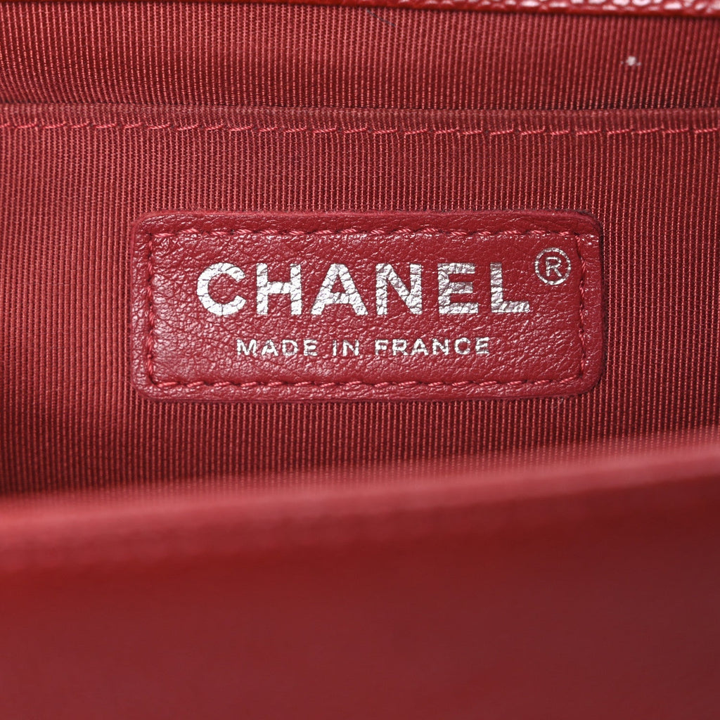 Caviar Quilted Medium Boy Flap Red