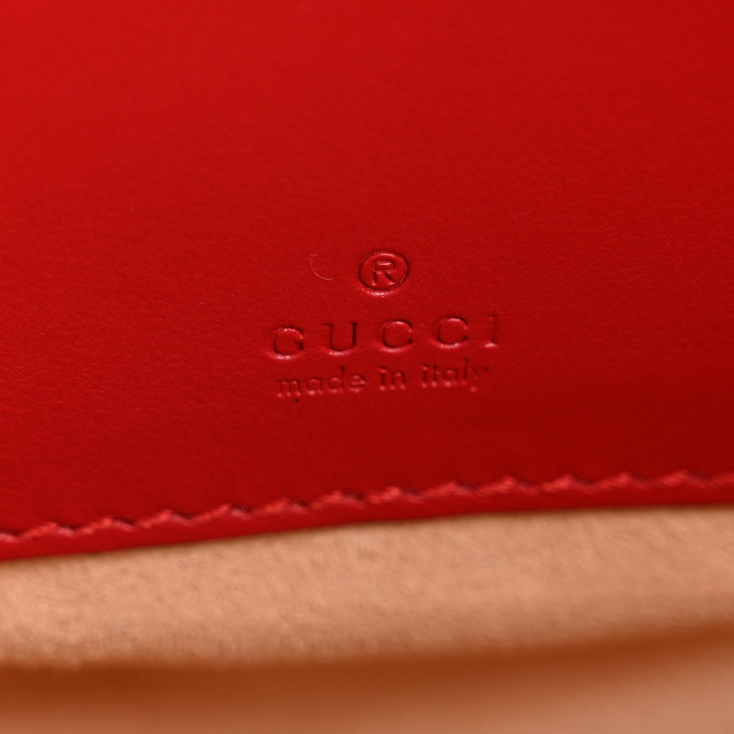 Calfskin Matelasse GG Marmont Round Wrist Wallet Hibiscus Red