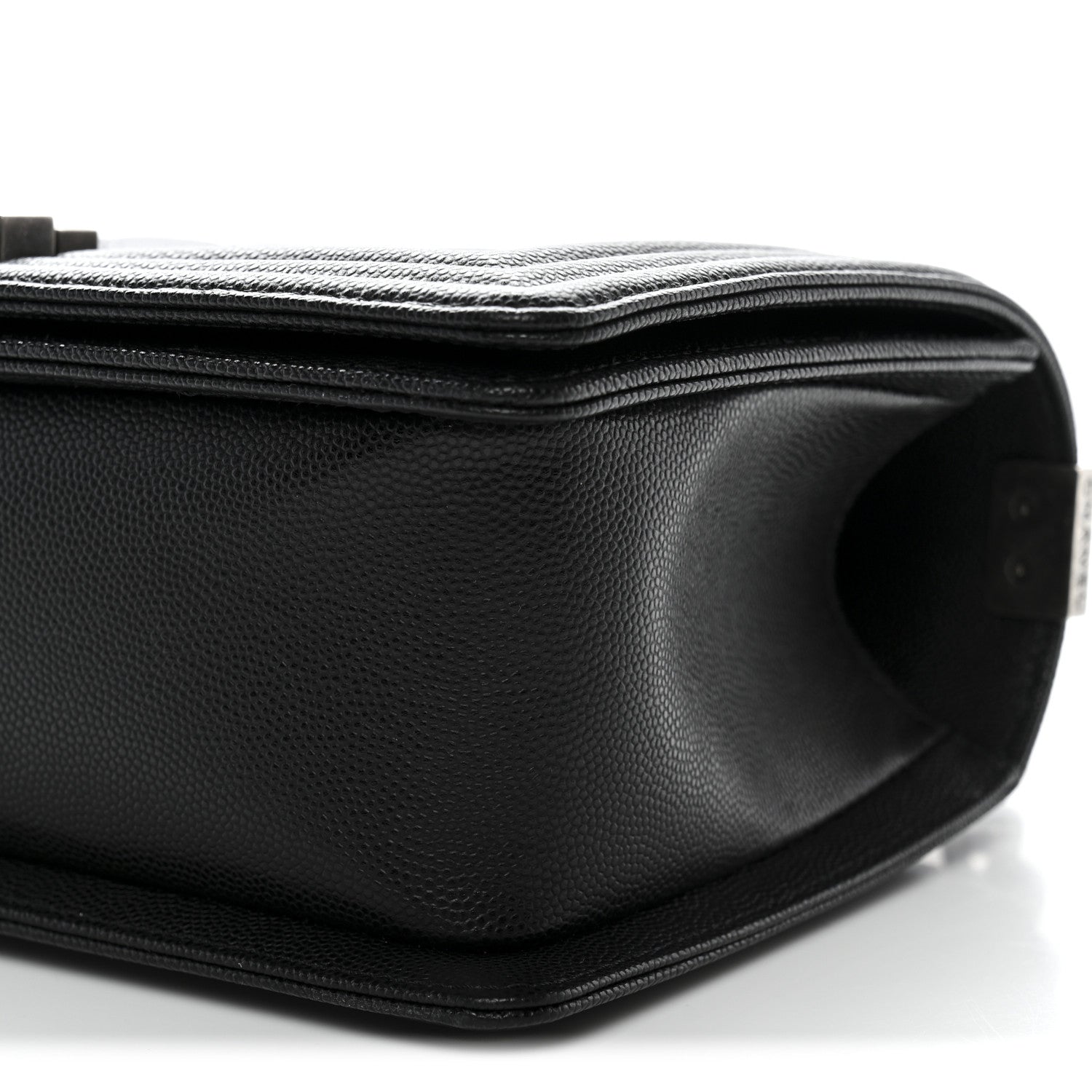 Caviar Quilted Medium Boy Flap Black