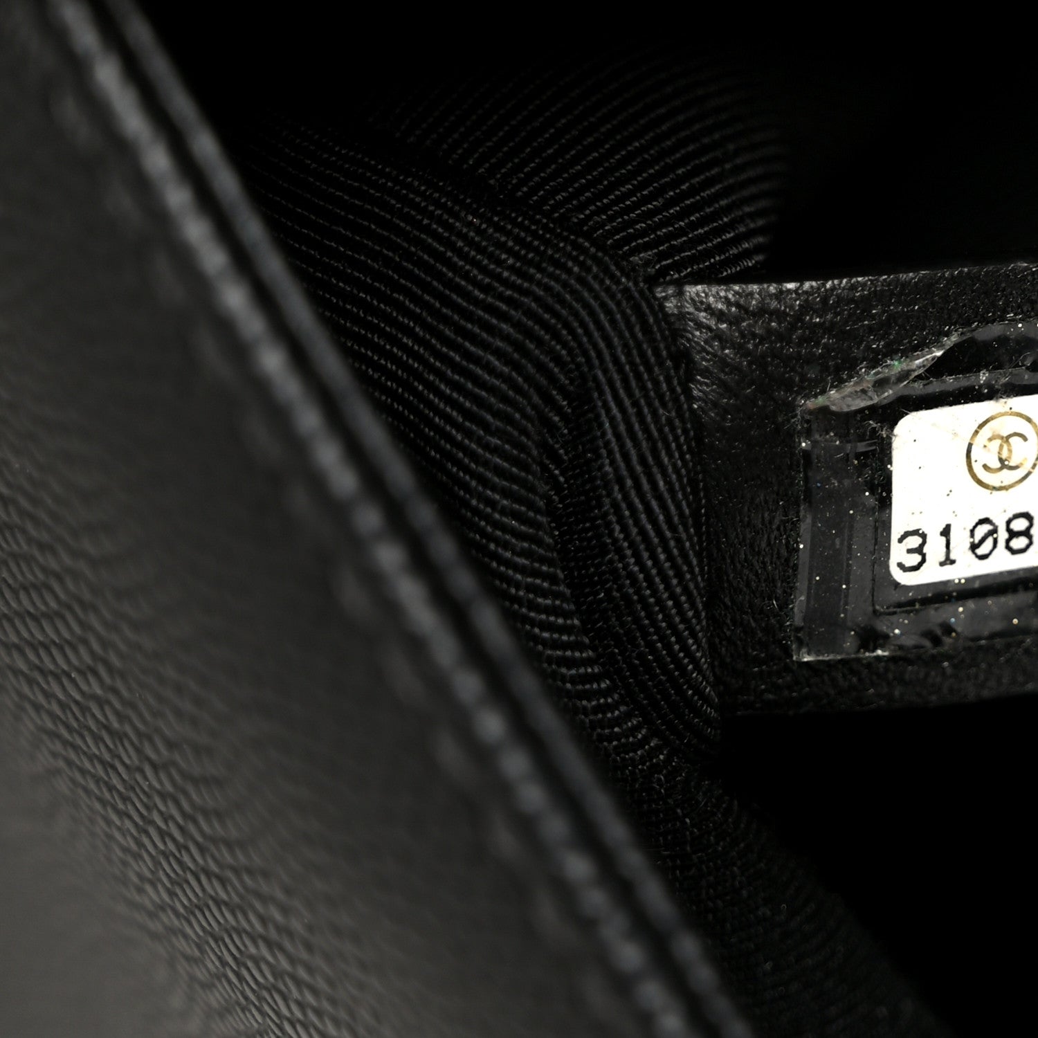 Caviar Quilted Medium Boy Flap Black