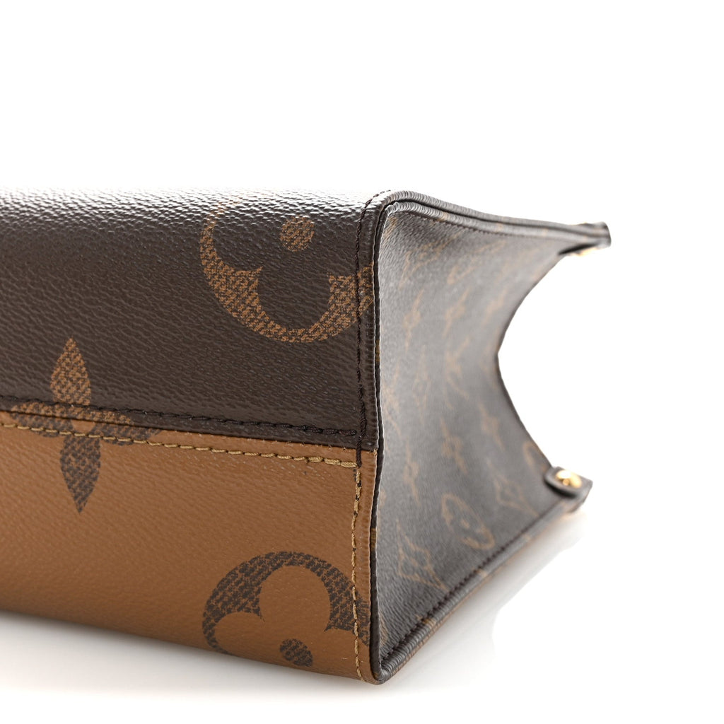 Reverse Monogram Giant Onthego PM