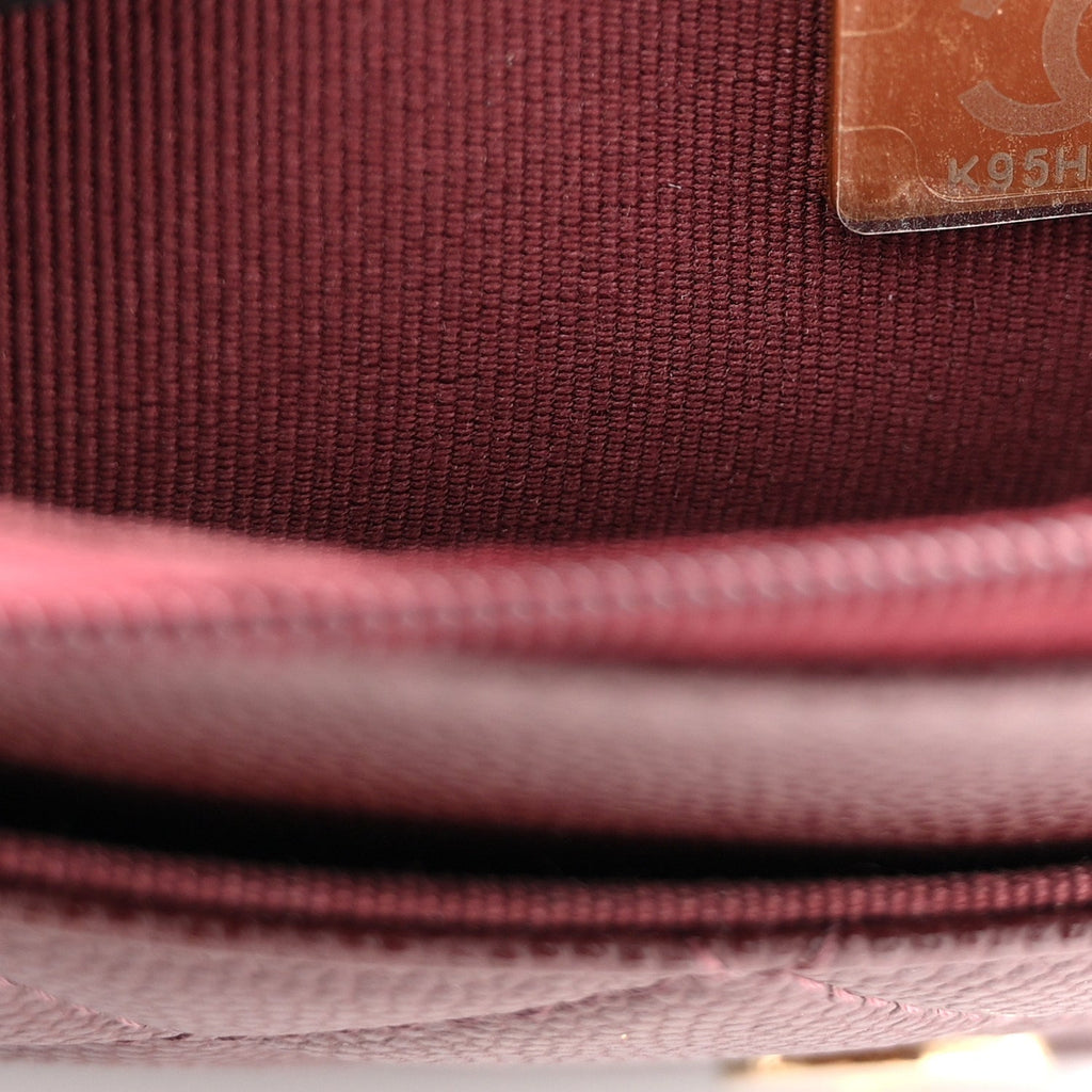 Shiny Caviar Quilted Strass Wallet On Chain WOC Bordeaux