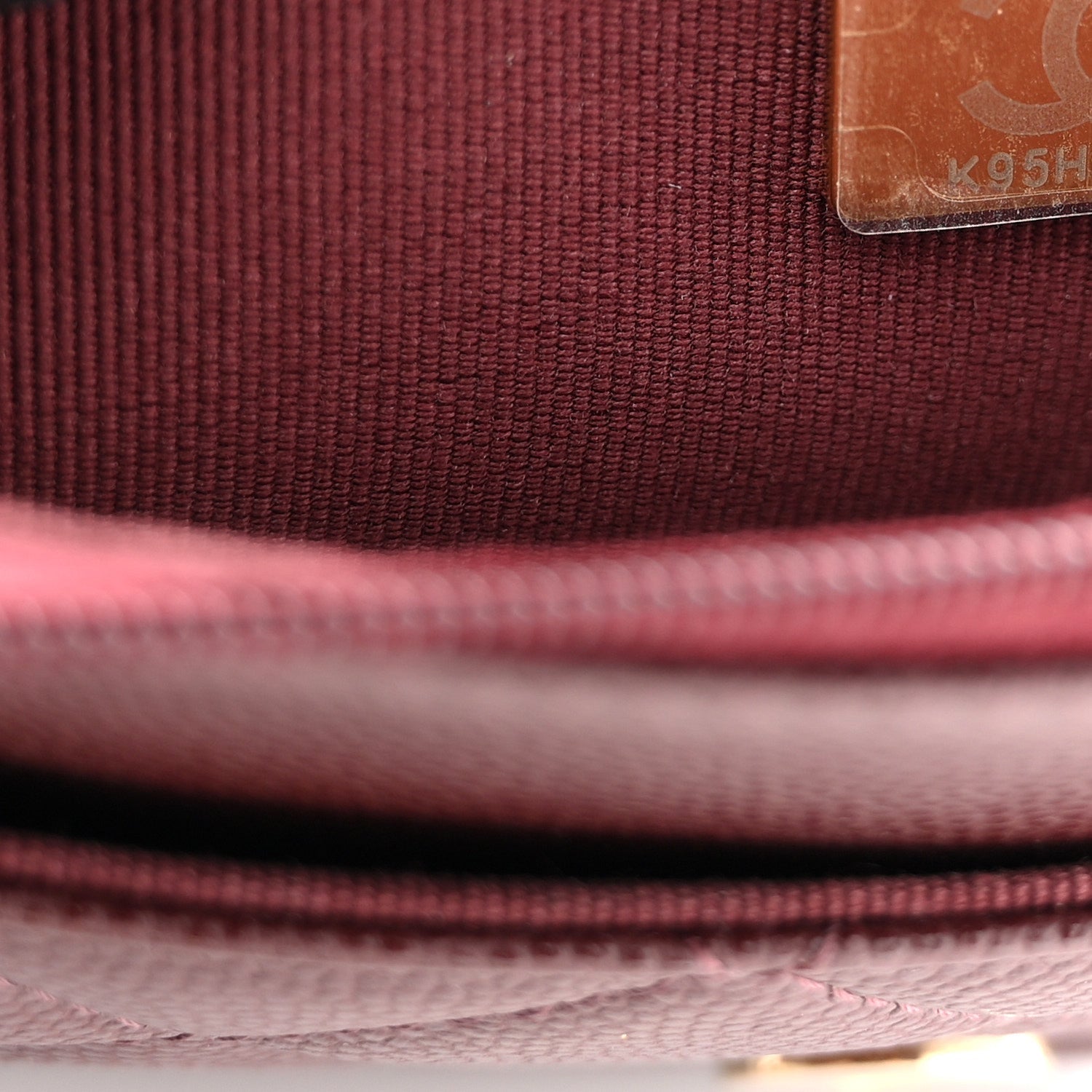 Shiny Caviar Quilted Strass Wallet On Chain WOC Bordeaux