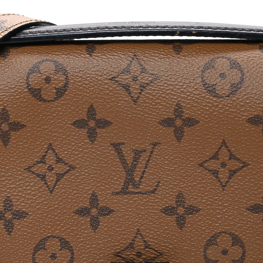 Reverse Monogram Pochette Metis