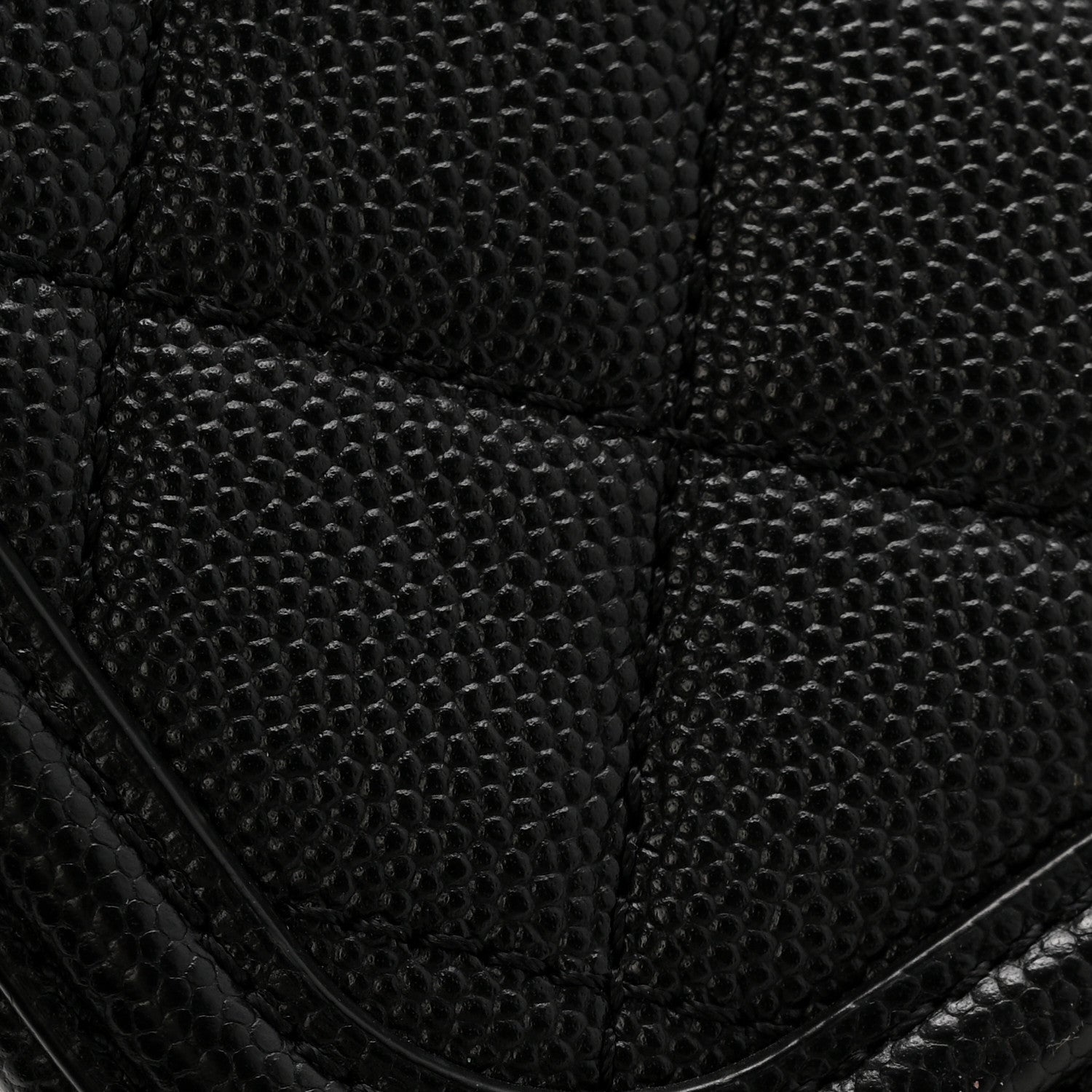 Caviar Quilted Medium CC Filigree Vanity Case Black