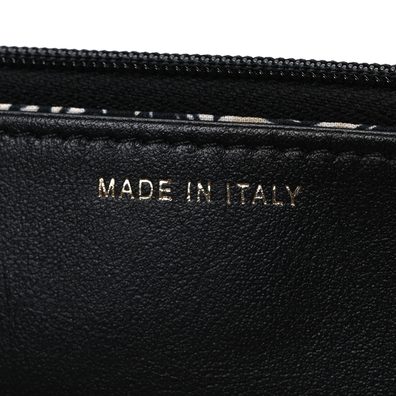 Caviar Quilted Striated CC Wallet On Chain WOC Black