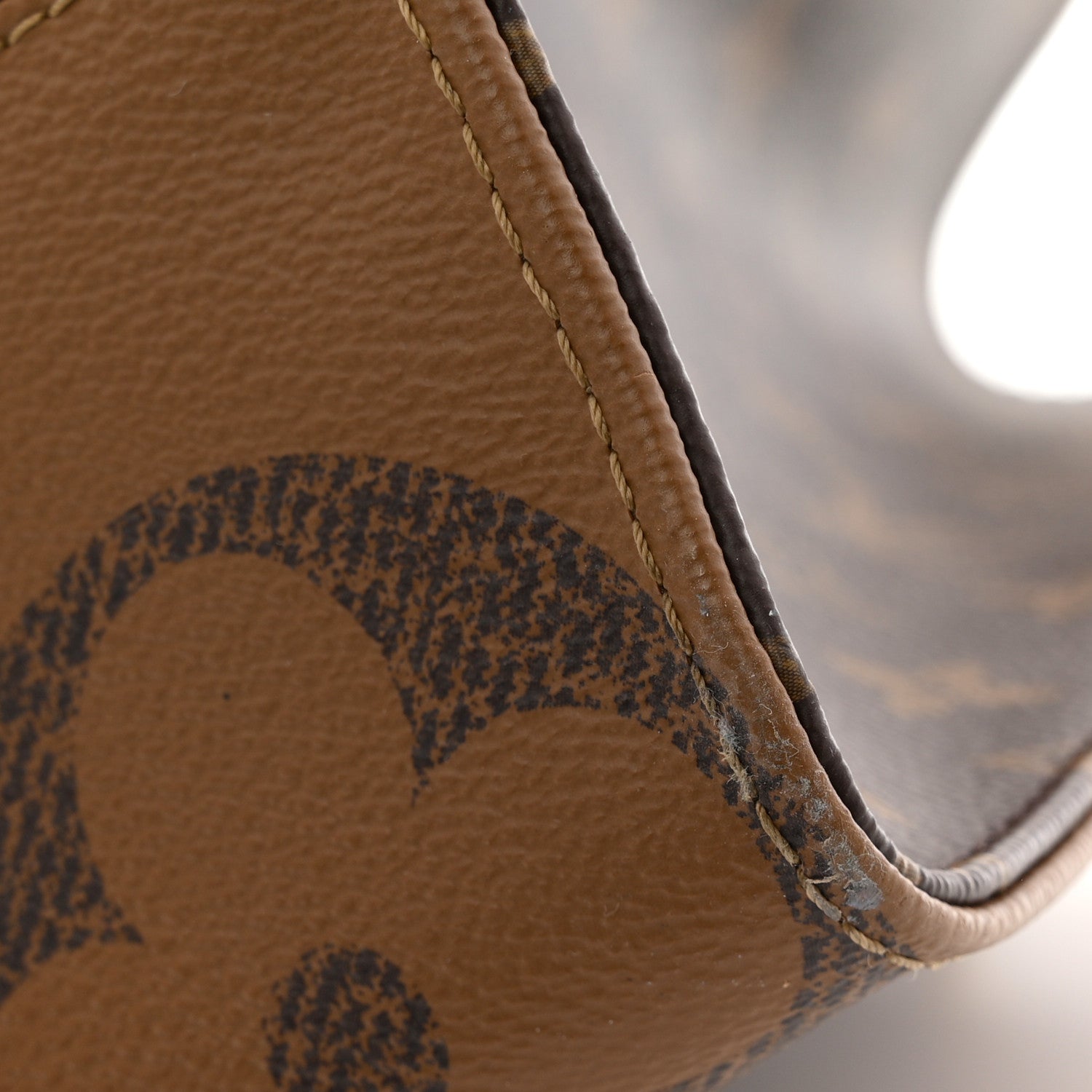 Reverse Monogram Giant Onthego MM